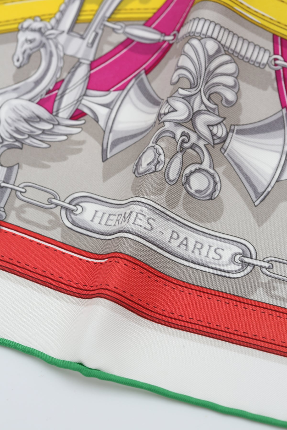 HERMÈS SCARF90X90 CARRE TWILL HARNAIS LEGENDAIRE AS/GRIS ARGENT/FUCHSI