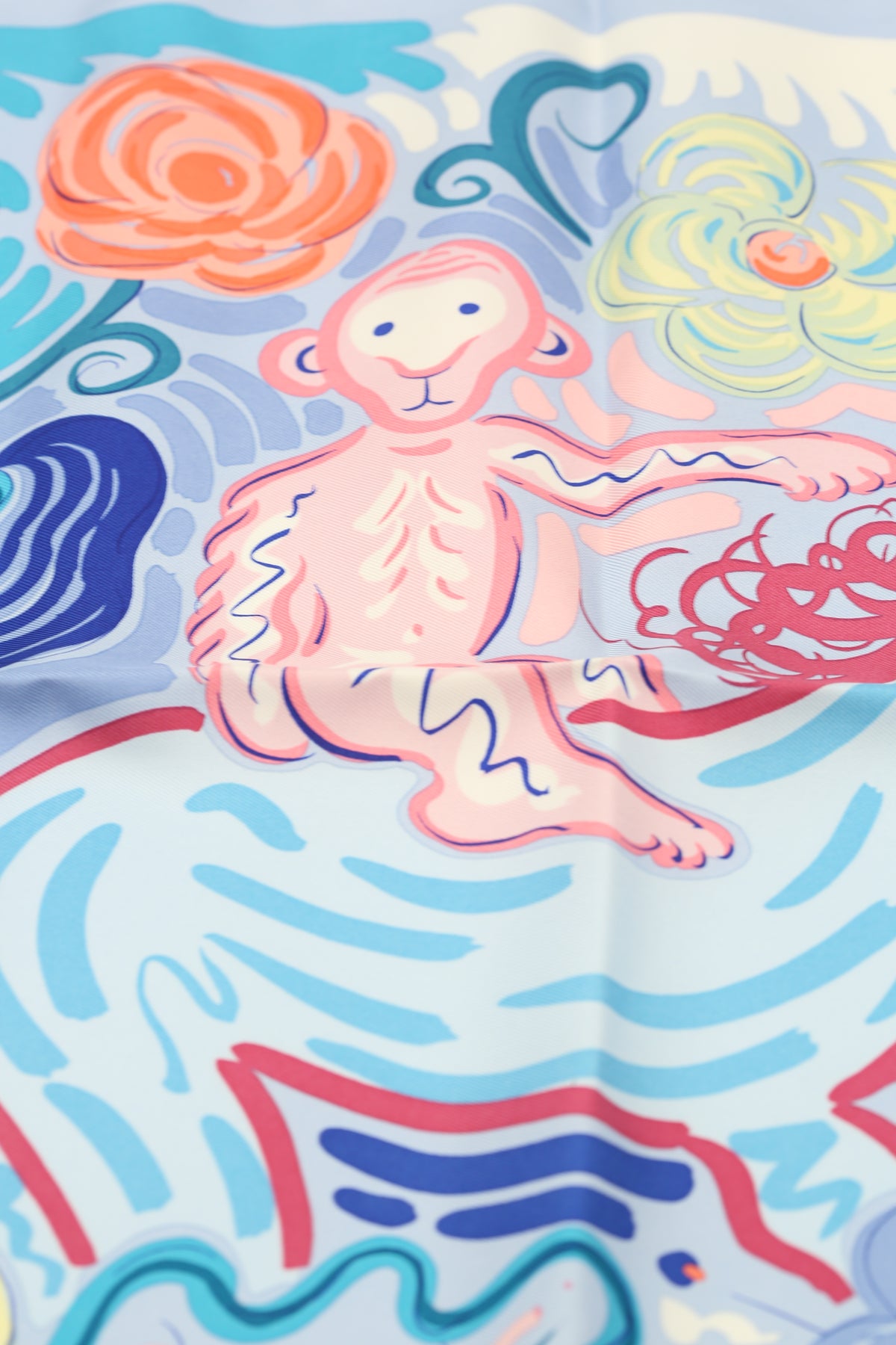 HERMÈS SCARF 45X45 GAVROUCHE TWILL LE CHEVAL DE KAZUMI SR/BLEU/ROSE/JAUNE PA
