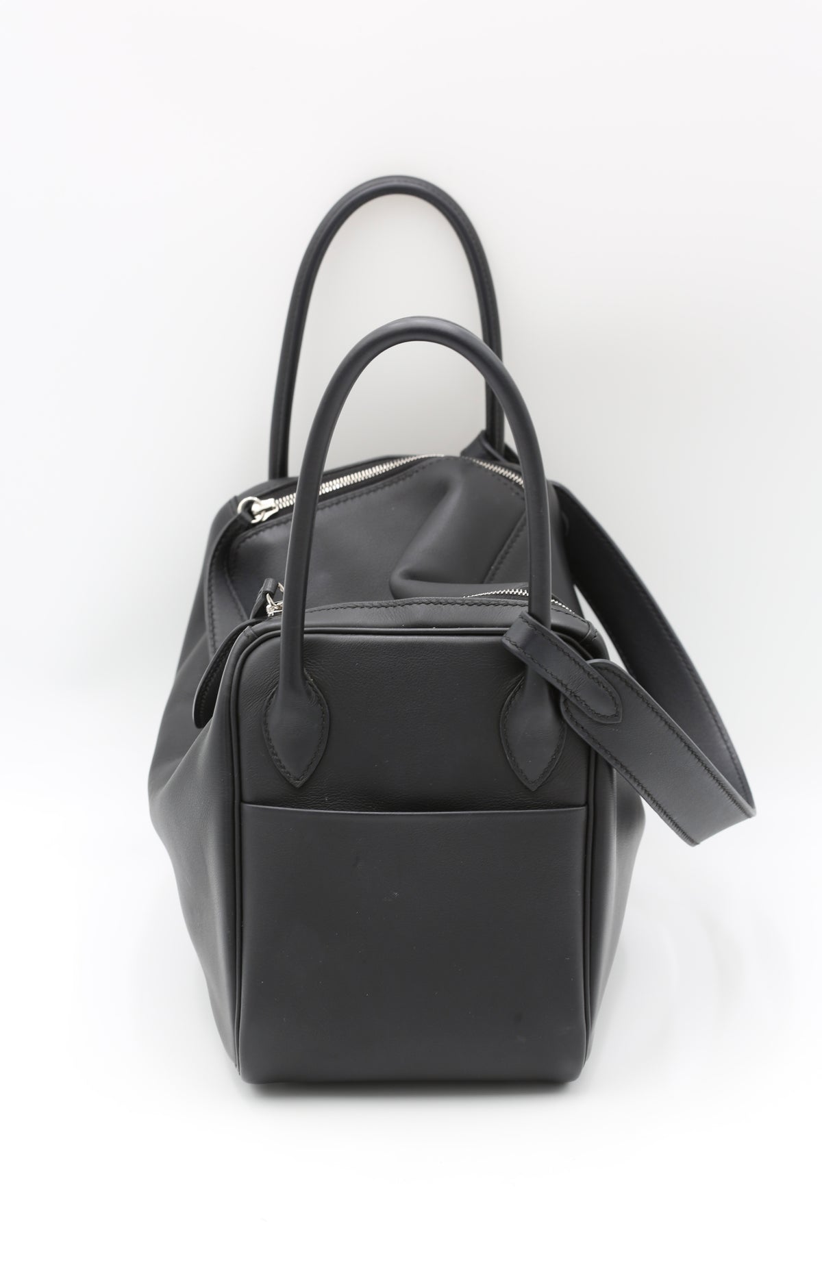HERMÈS LINDY26 NOIR SWIFT SILVER HARDWARE K STAMP