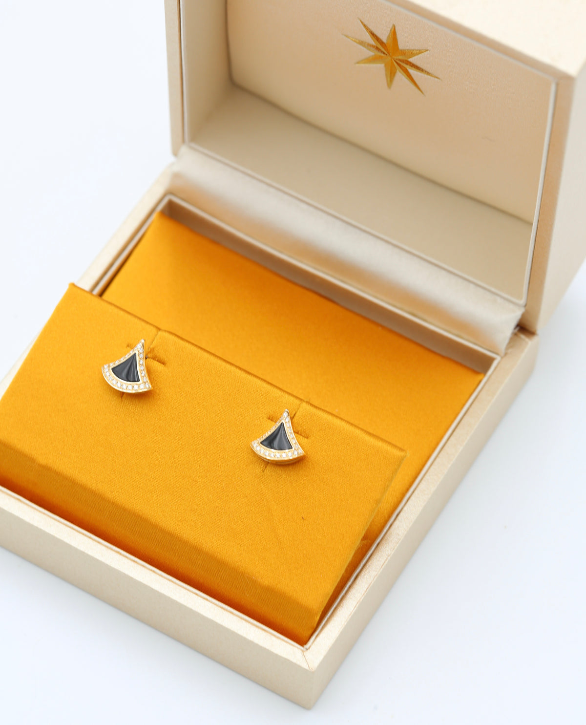 BVLGARI DIVA'S DREAM EARRINGS 18K YELLOW GOLD WITH DIAMONDS ONYX