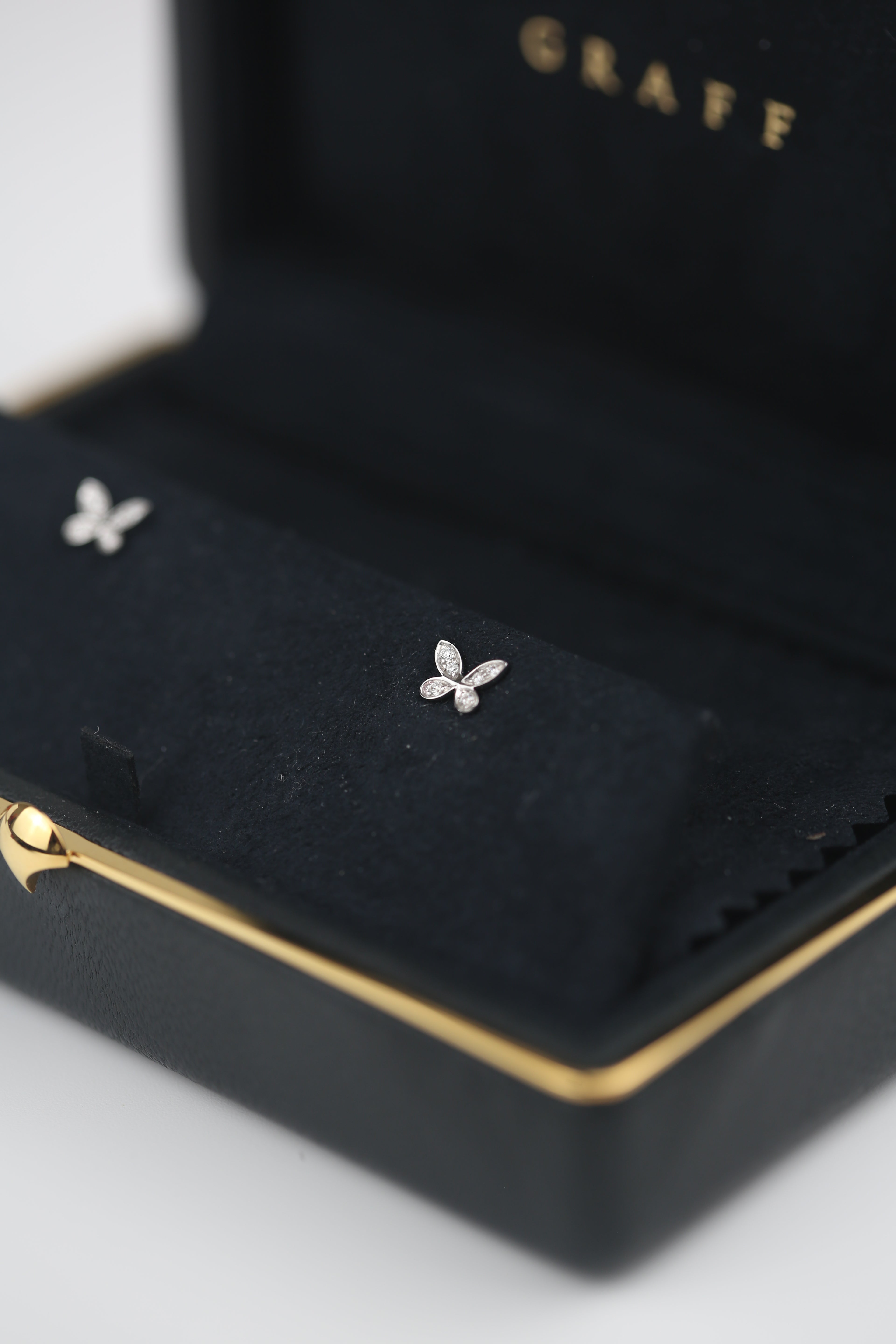 Graff Butterfly Diamond Petite Earring - 18K White Gold