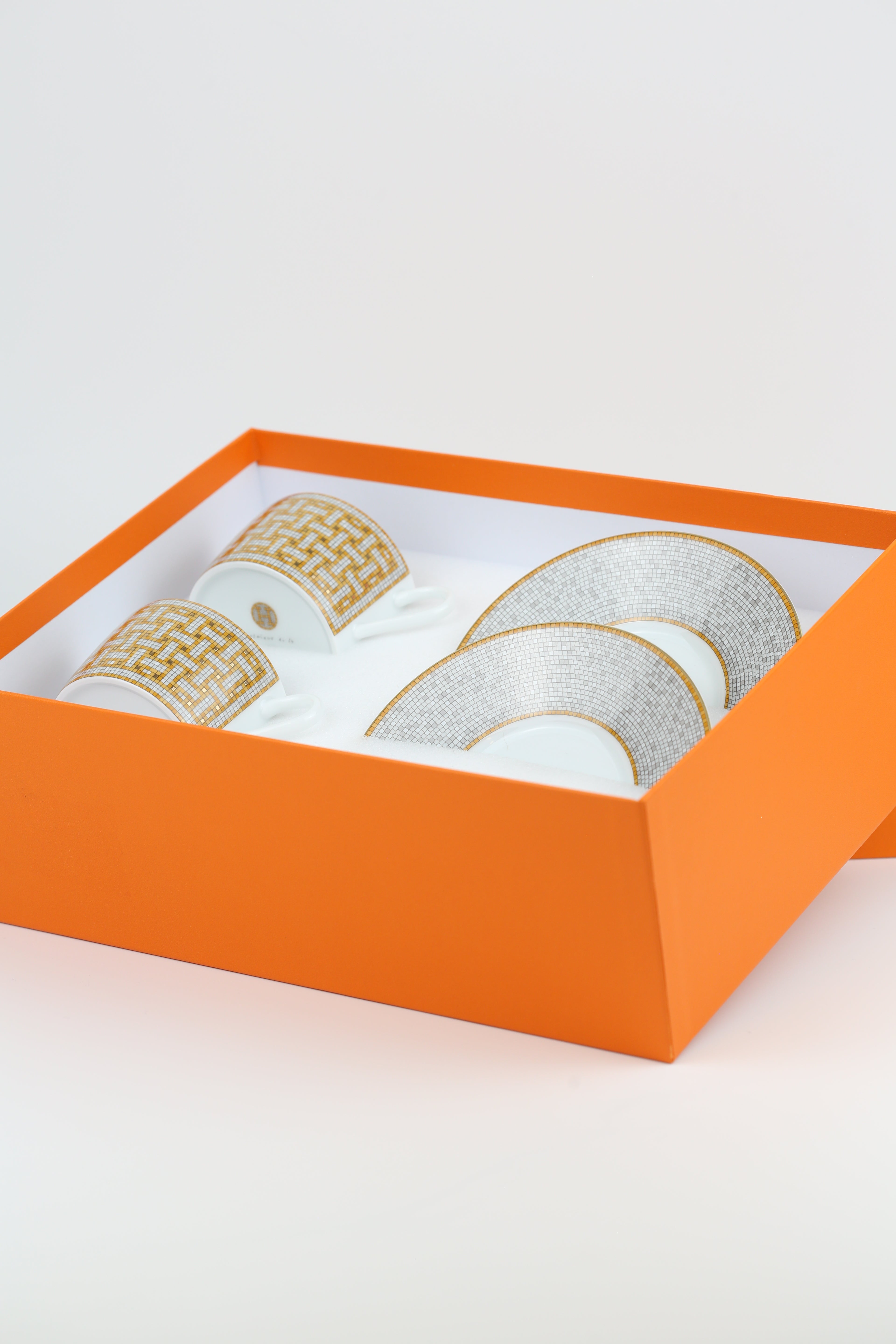 Hermes Plate and bedding set