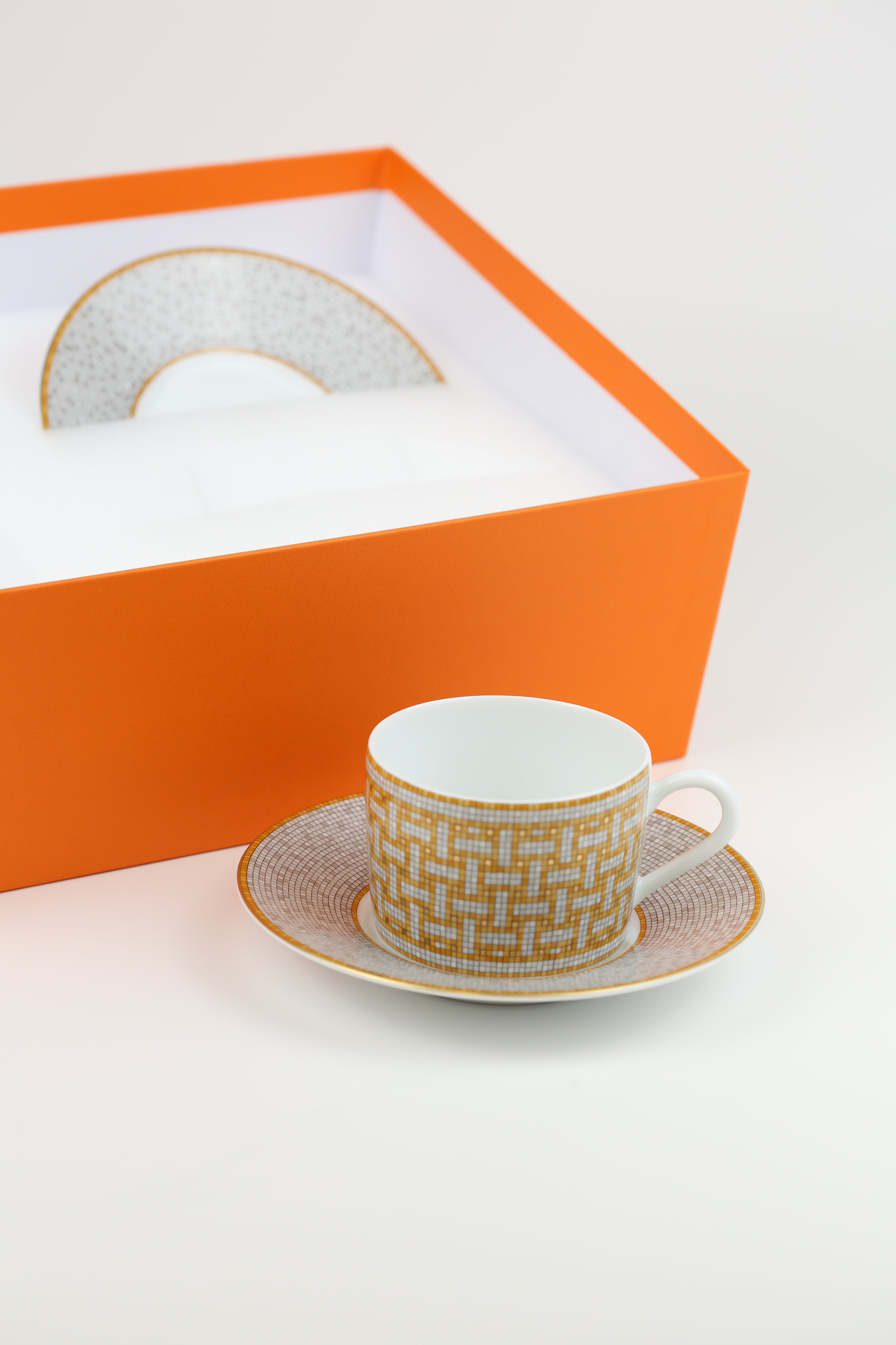Hermes Plate and bedding set