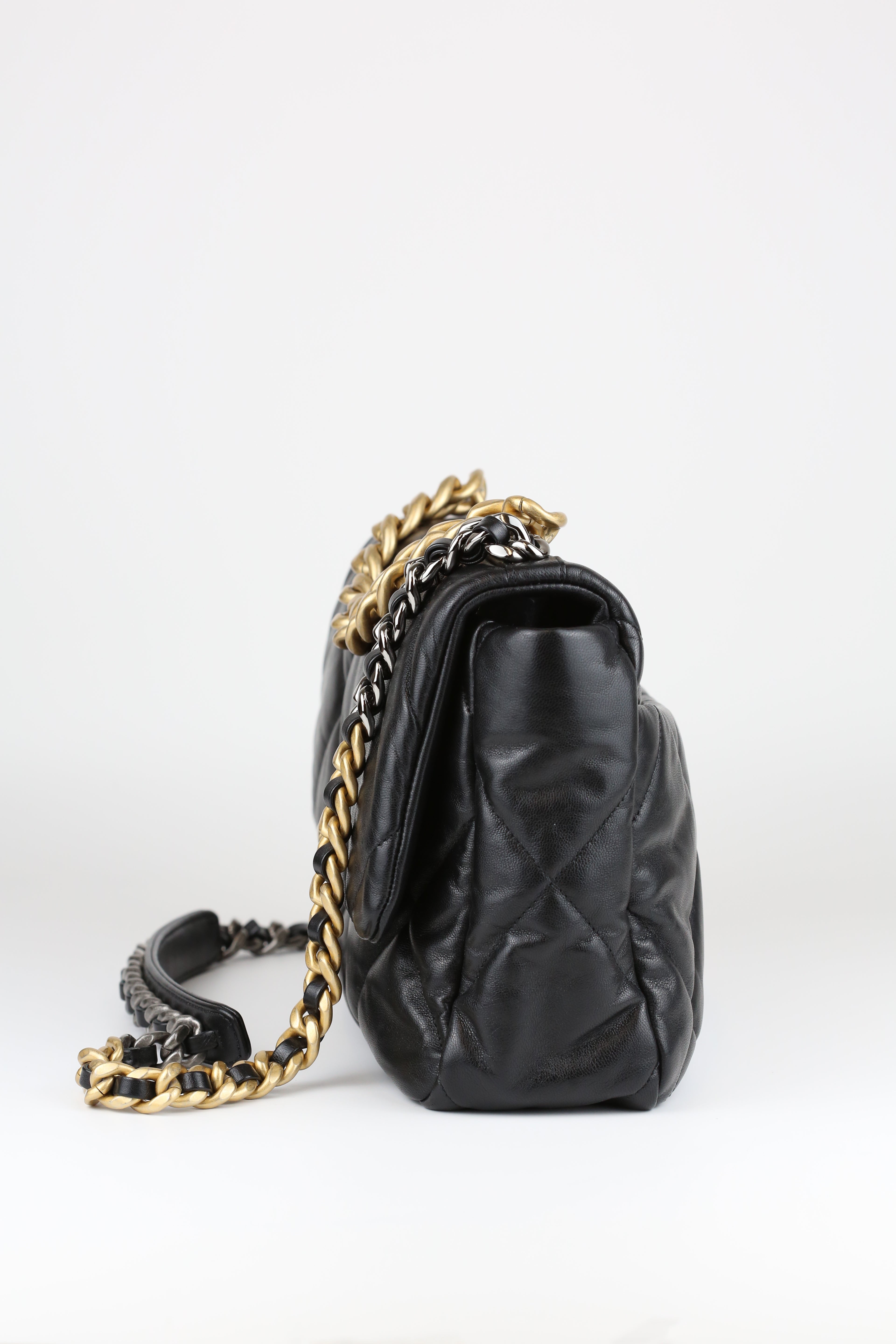 Chanel Shoulder bag goatskin M