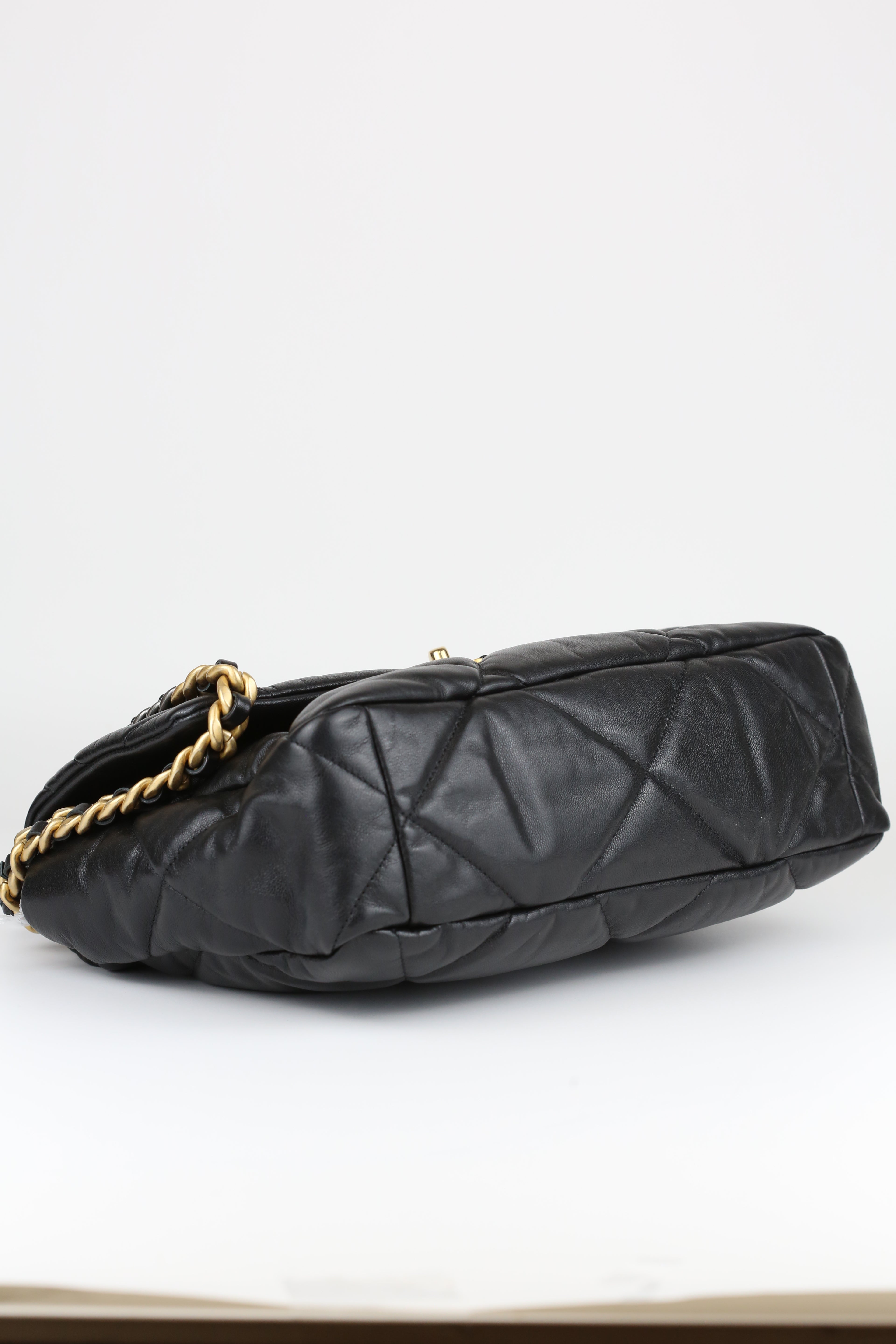 Chanel Shoulder bag goatskin M