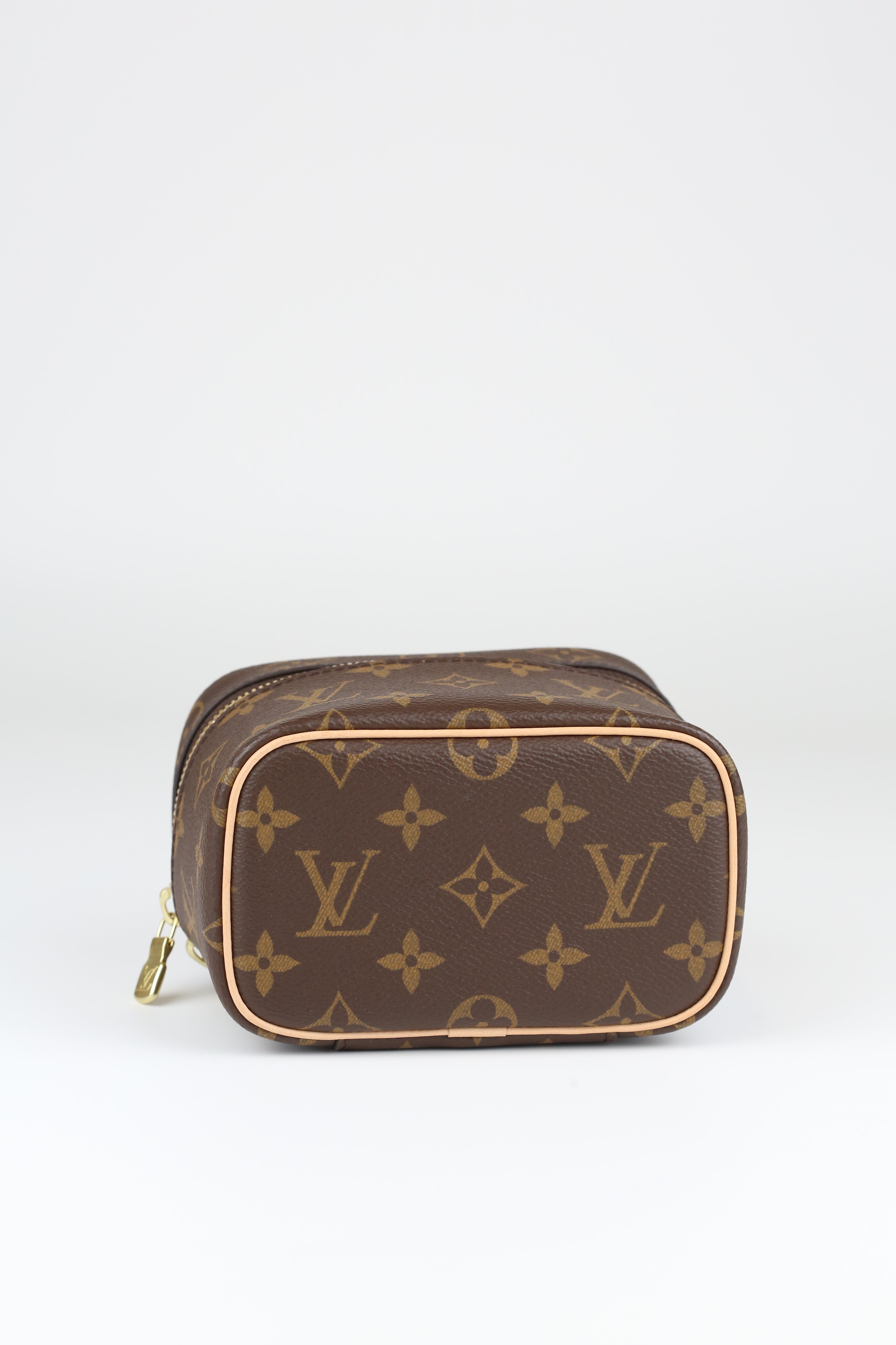 LOUIS VUITTON Nice Nano