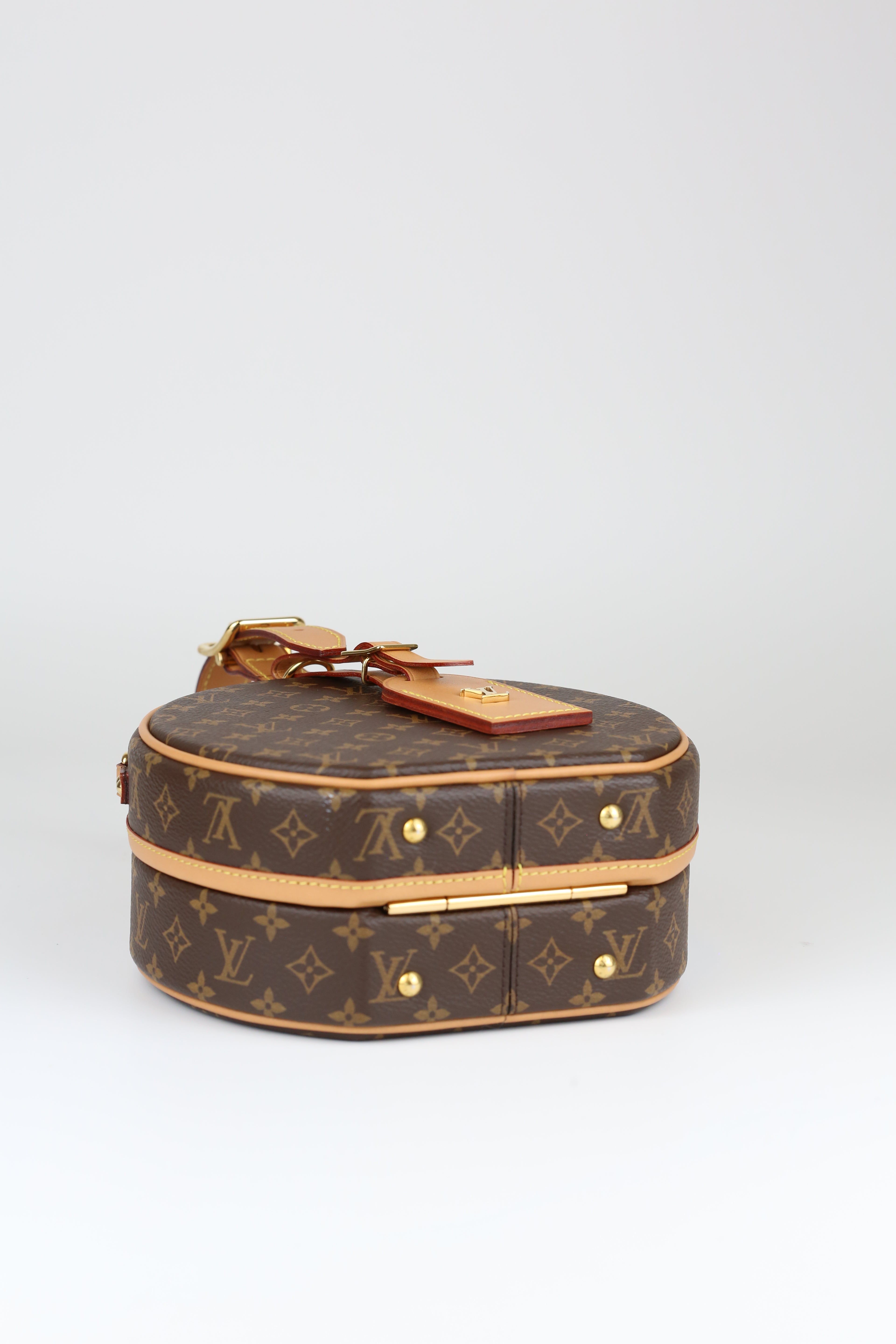 LOUIS VUITTON Petite Boite Chaprau