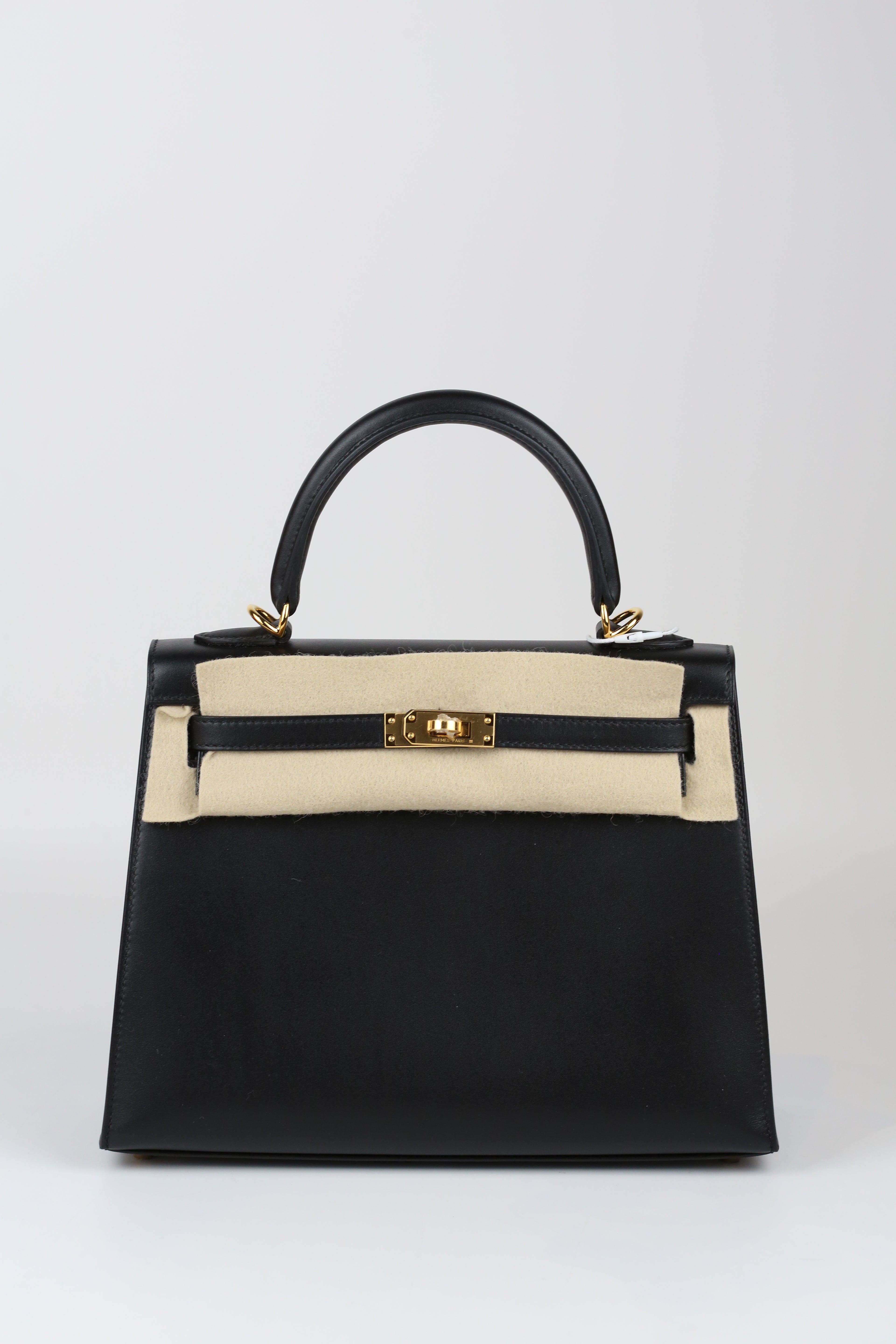 HERMÈS Kelly 25 Noir Tadelakt