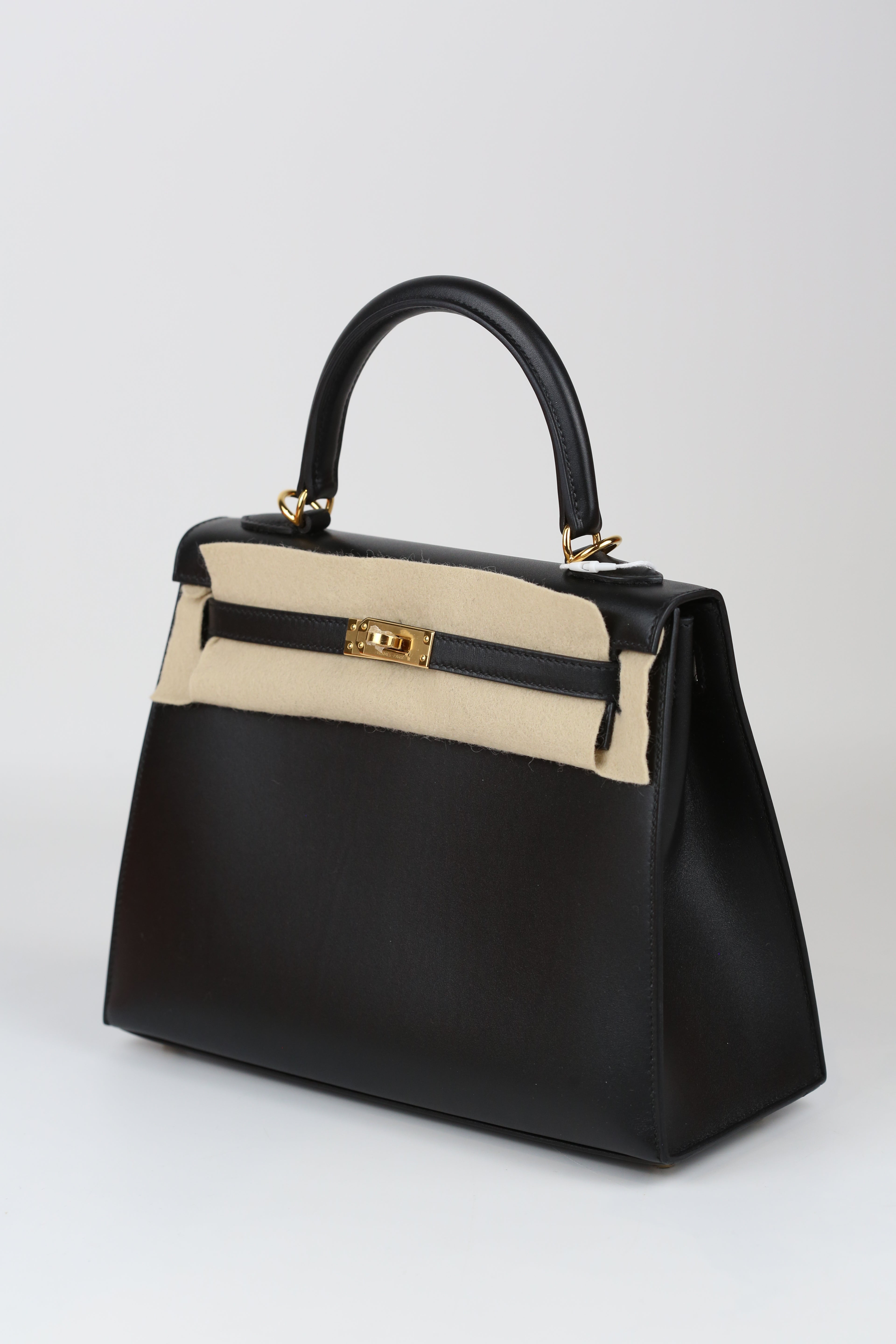 HERMÈS Kelly 25 Noir Tadelakt