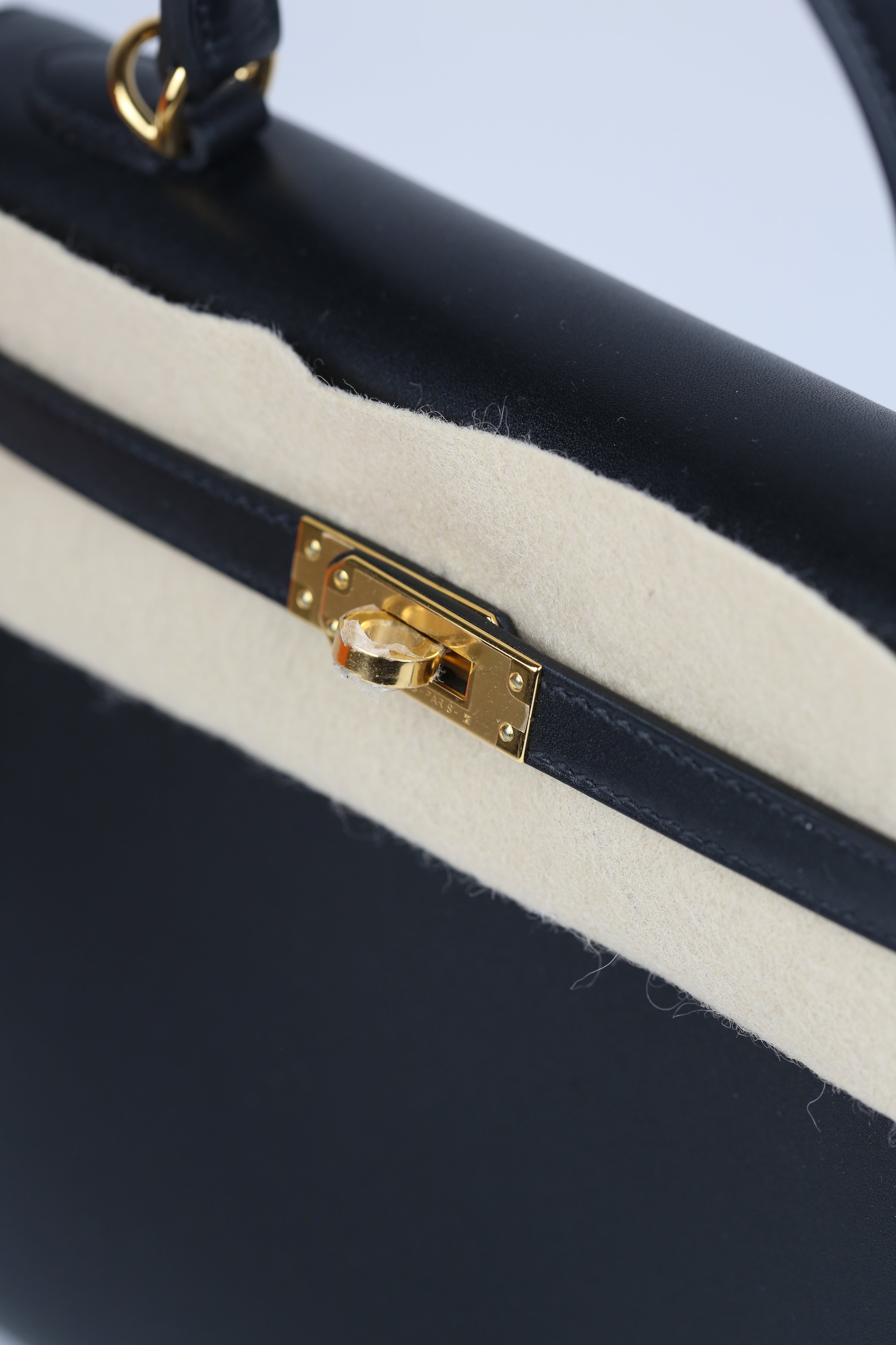 HERMÈS KELLY25 NOIR TADELAKT GOLD Y STAMP