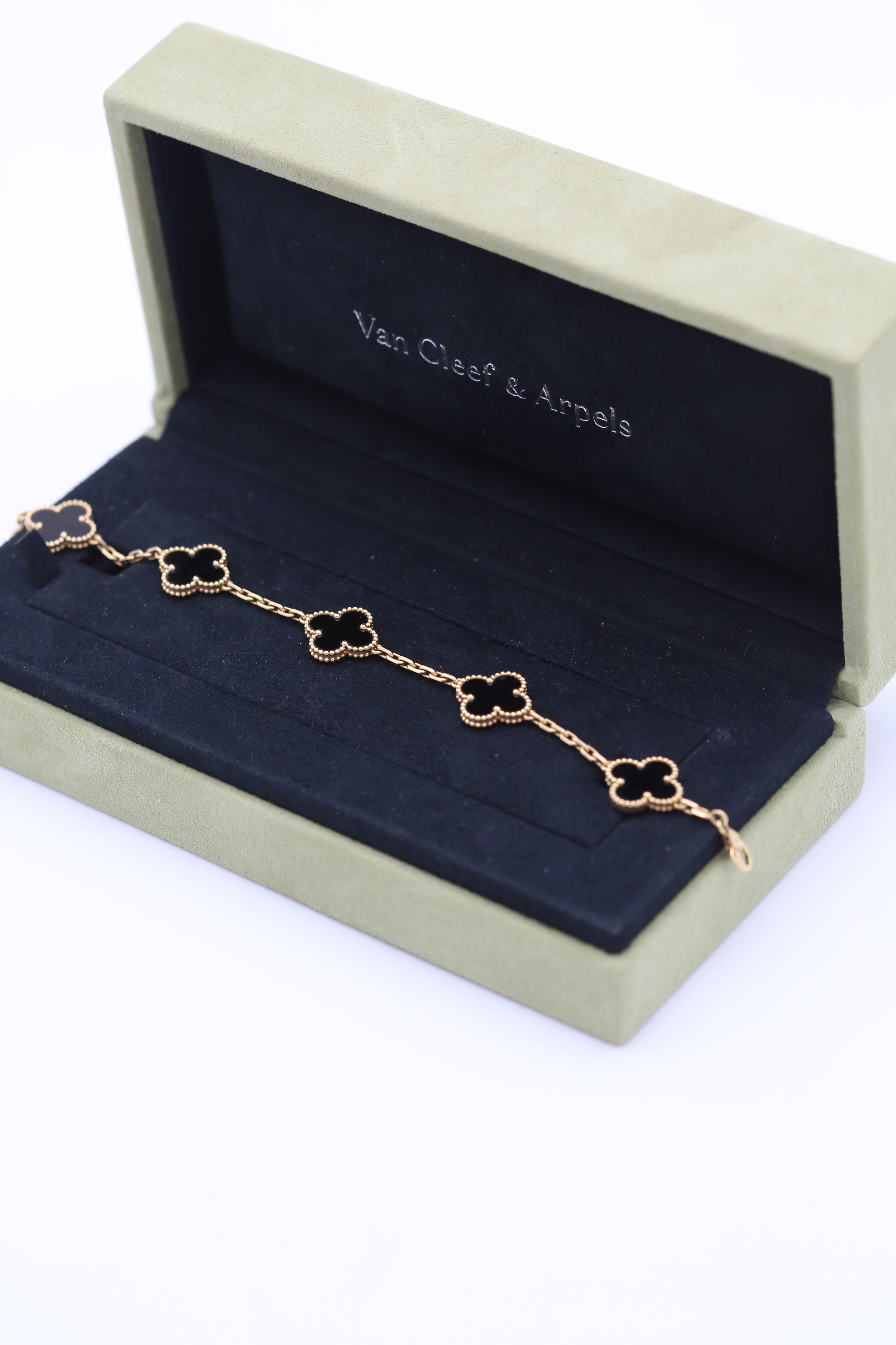 VAN CLEEF & ARPELS VINTAGE ALHAMBRA BRACELET 5 MOTIFS 18K YELLOW GOLD ONYX