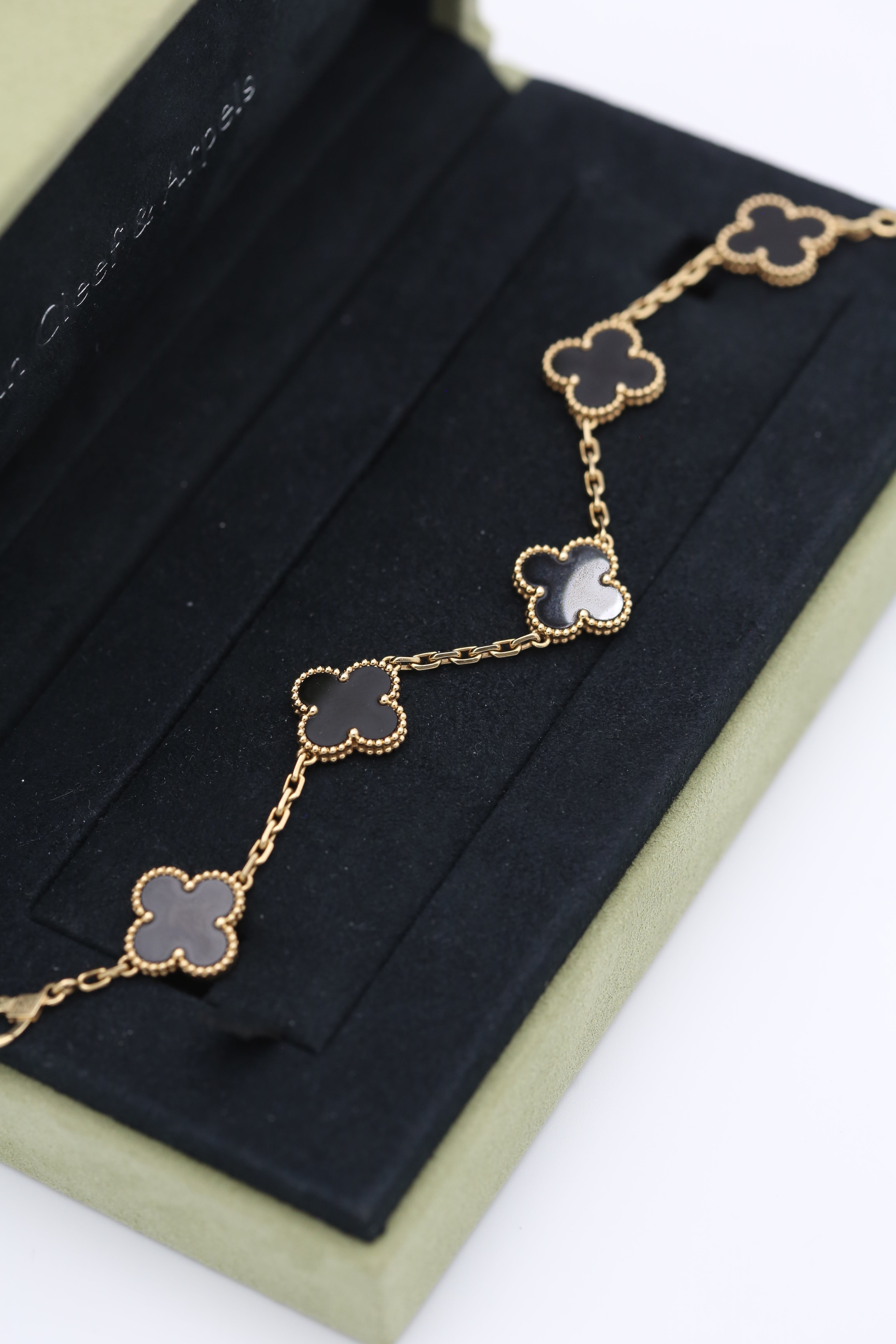 VAN CLEEF & ARPELS VINTAGE ALHAMBRA BRACELET 5 MOTIFS 18K YELLOW GOLD ONYX