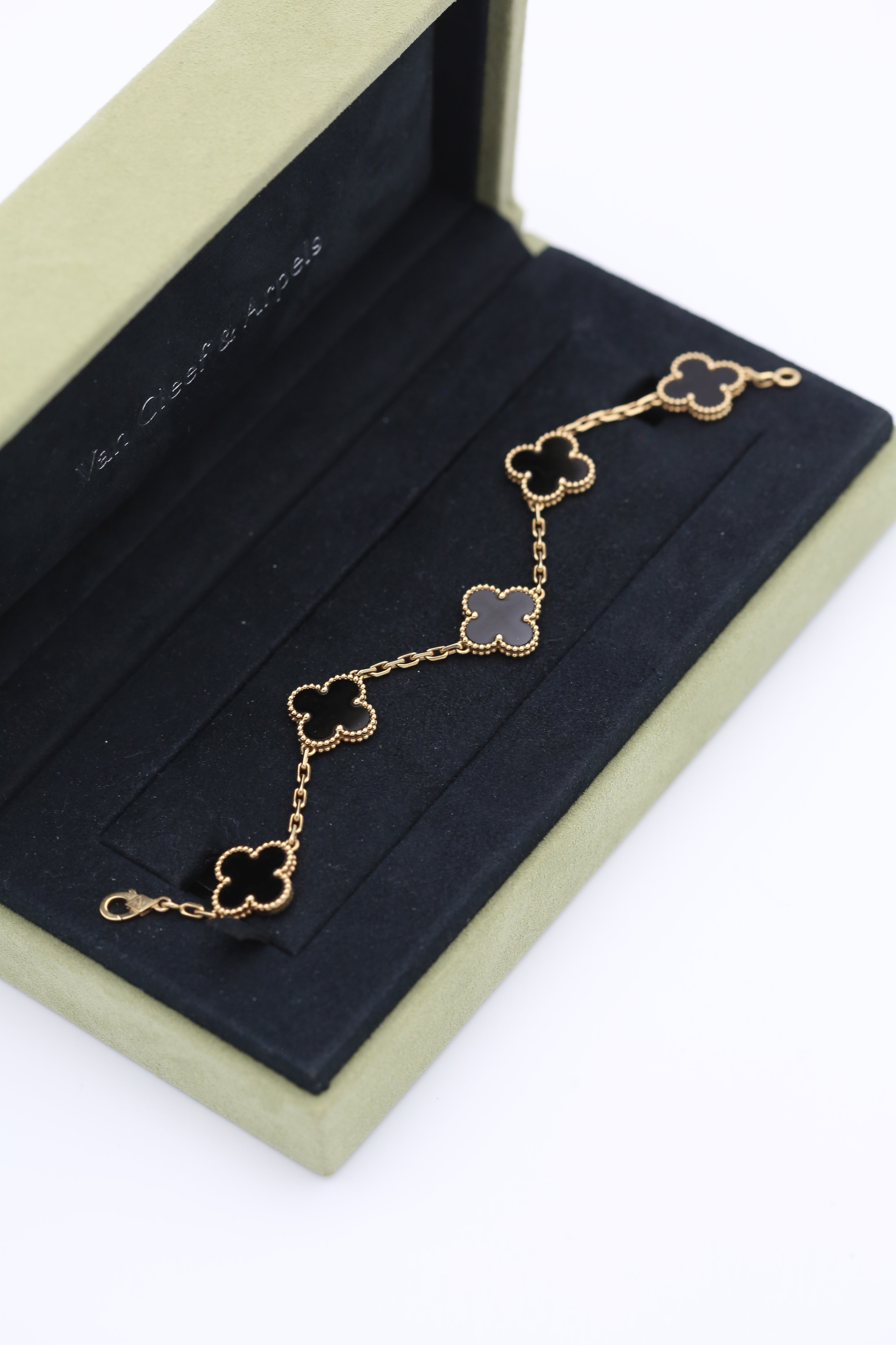 VAN CLEEF & ARPELS VINTAGE ALHAMBRA BRACELET 5 MOTIFS 18K YELLOW GOLD ONYX