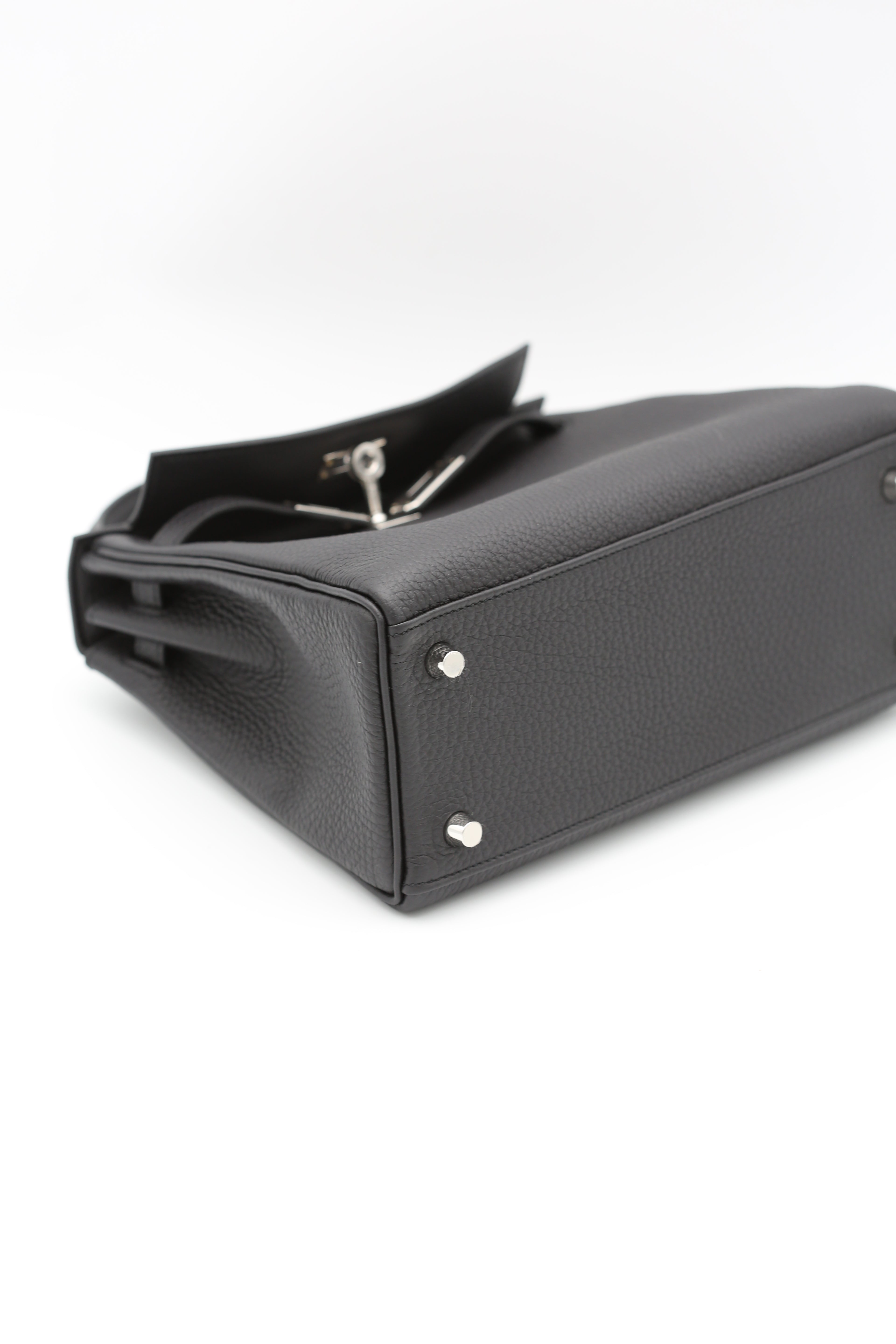 HERMÈS KELLY25 BLACK SILVER TOGO G STAMP
