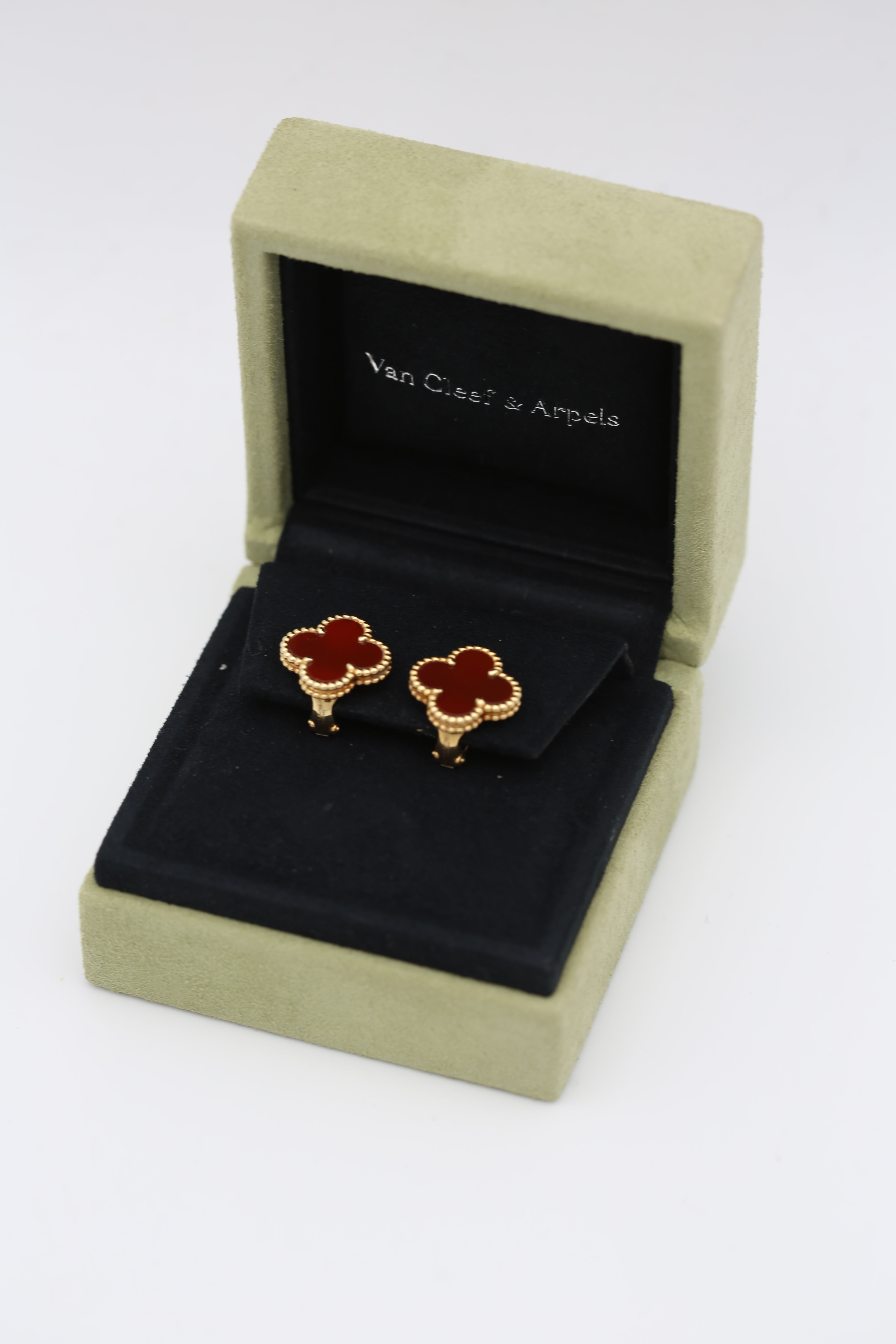 VAN CLEEF & ARPELS VINTAGE ALHAMBRA EARSTUDS, CARNELIAN, 18K GOLD