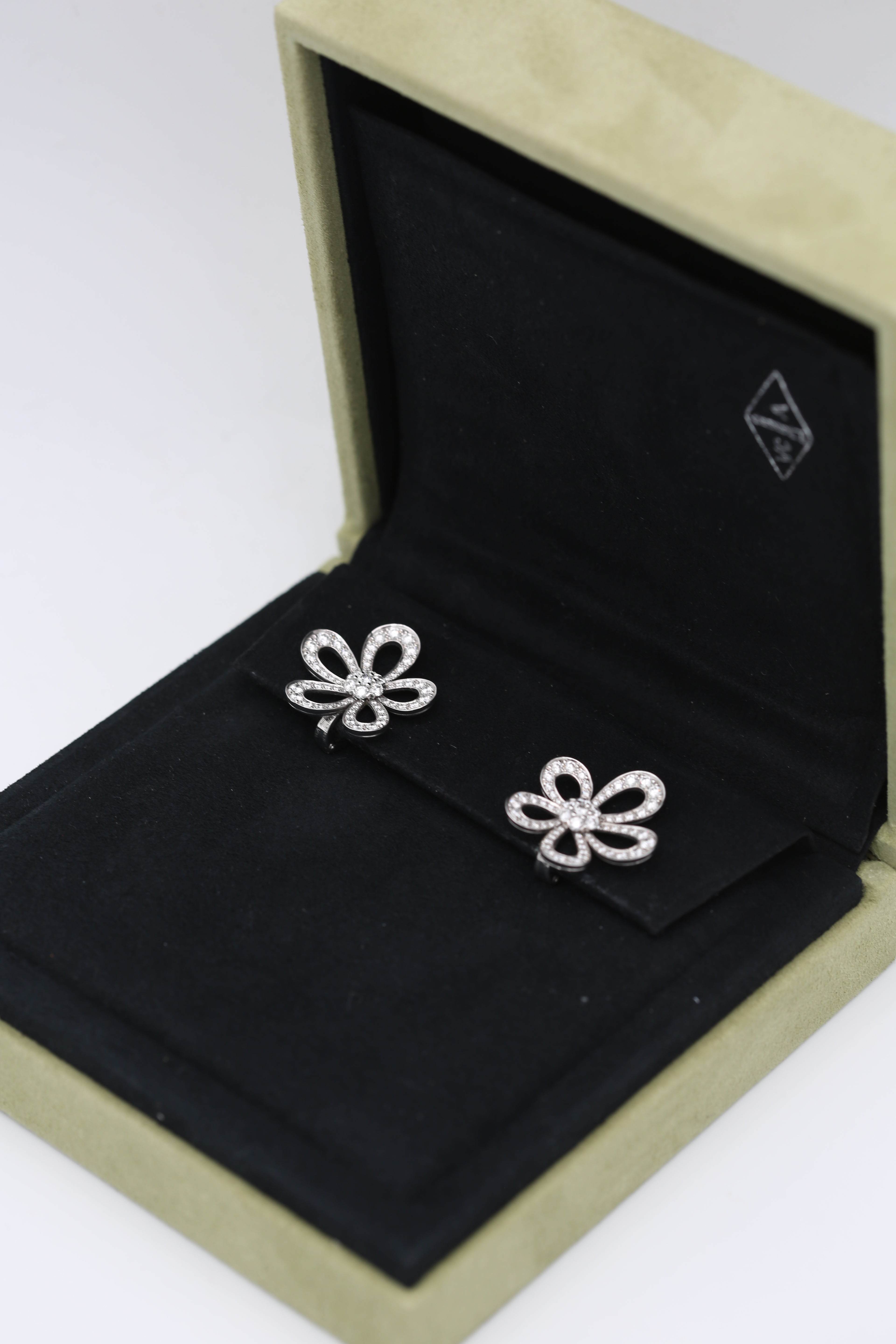 VAN CLEEF & ARPELS FLOWERLACE EARRINGS 18K WHITE GOLD DIAMONDS