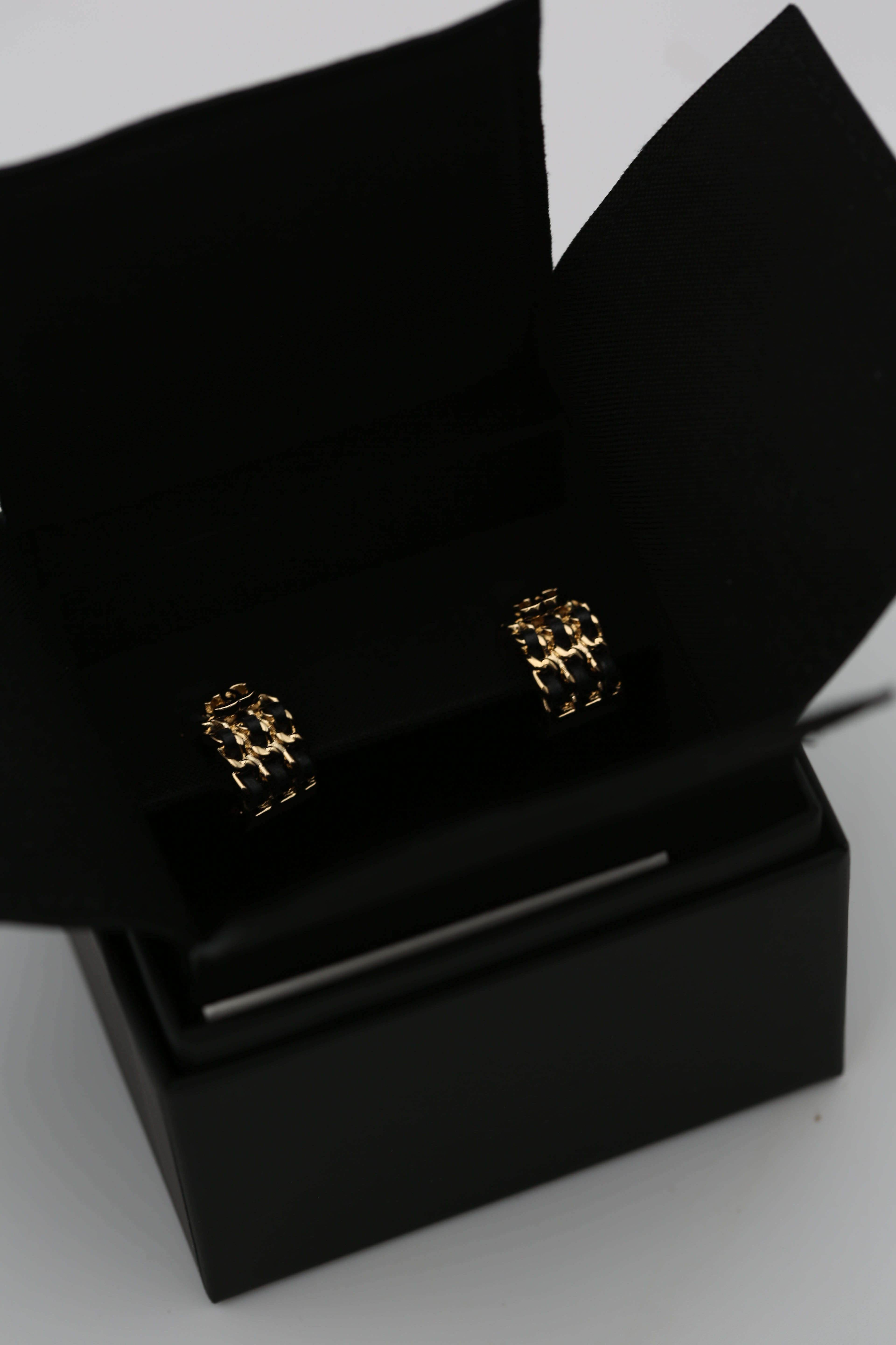 CHANEL EARRINGS GOLD