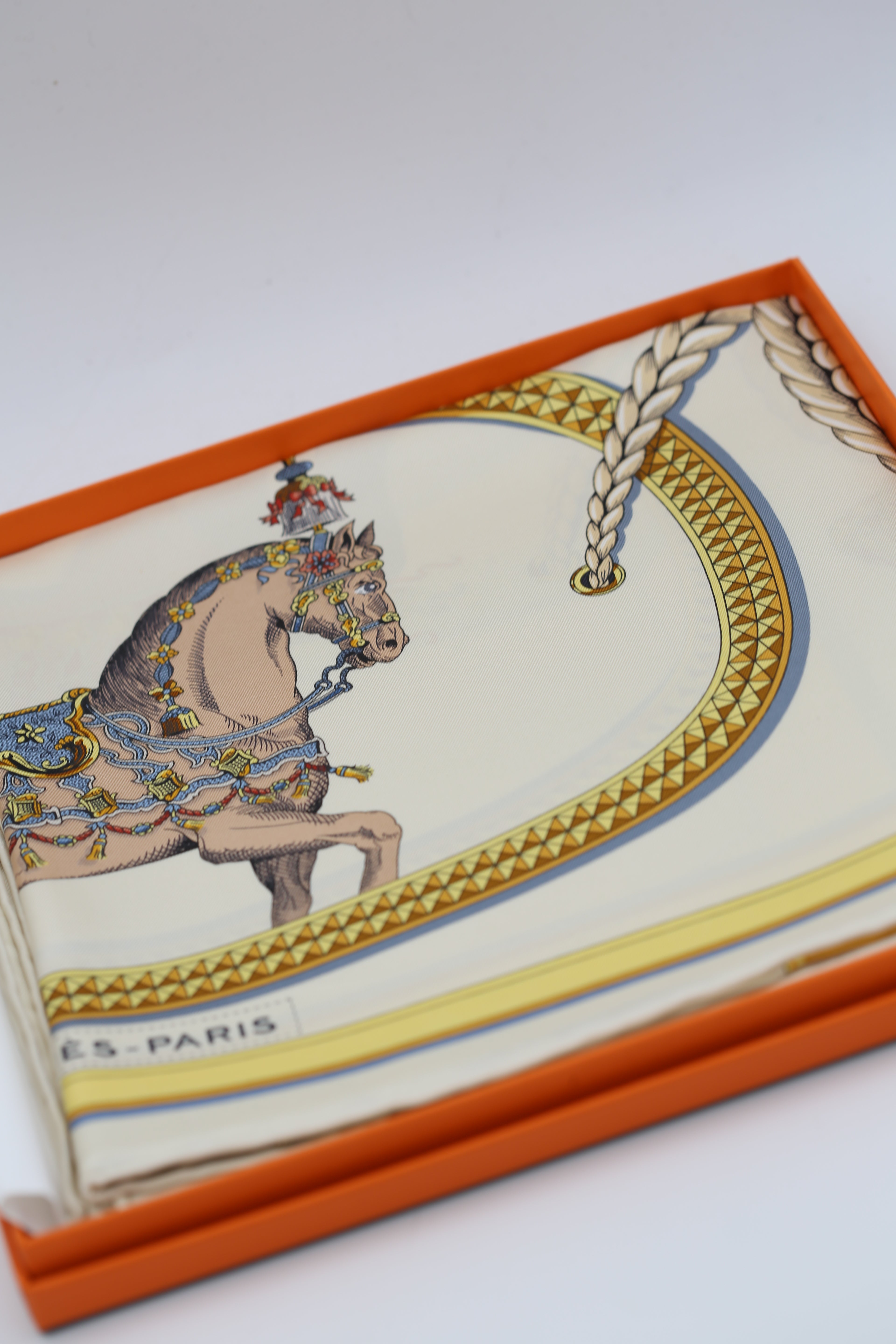 HERMÈS SCARF 90X90 BEIGE HORSE