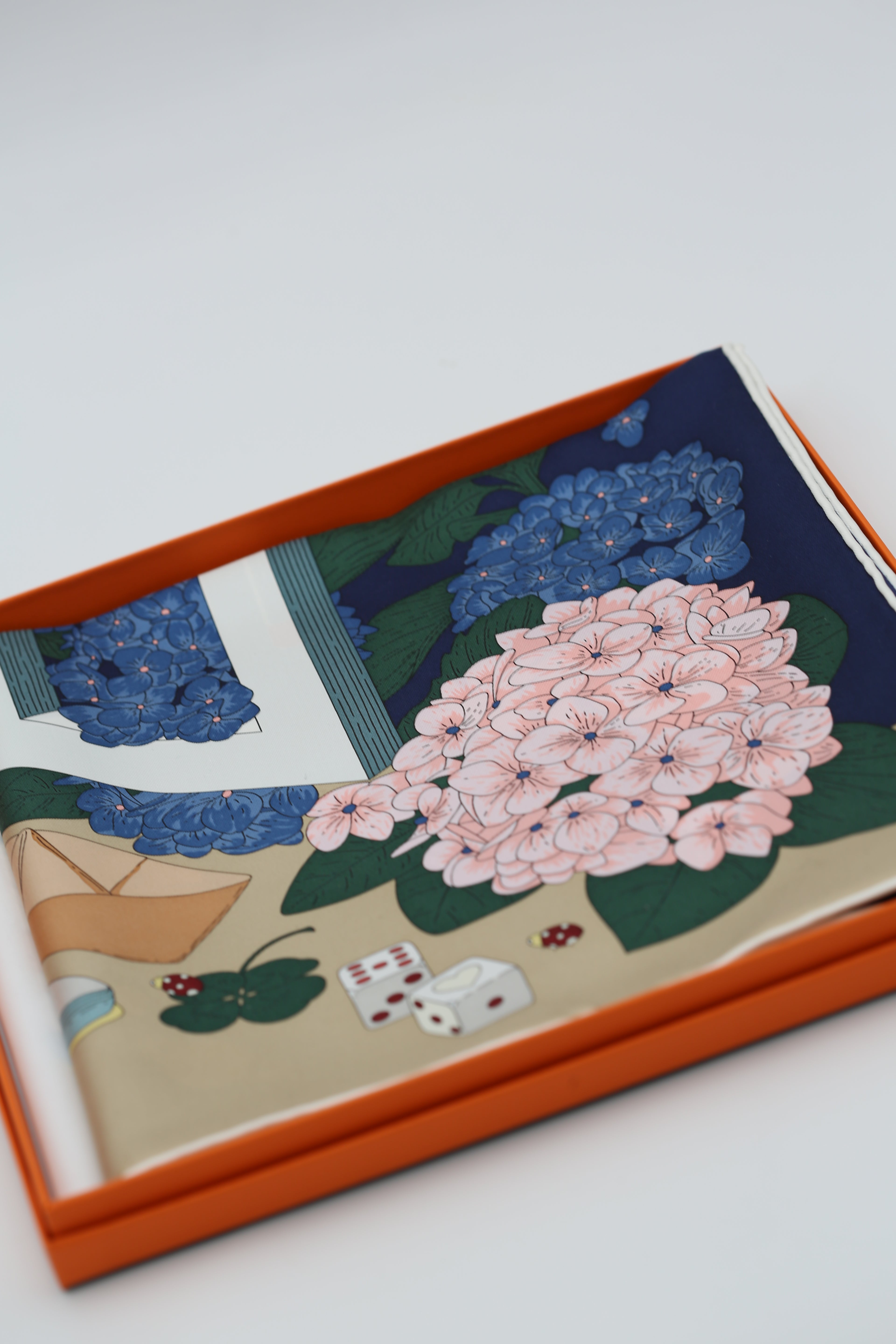 HERMÈS SCARF 90X90 DARK BLUE & BEIGE & PINK