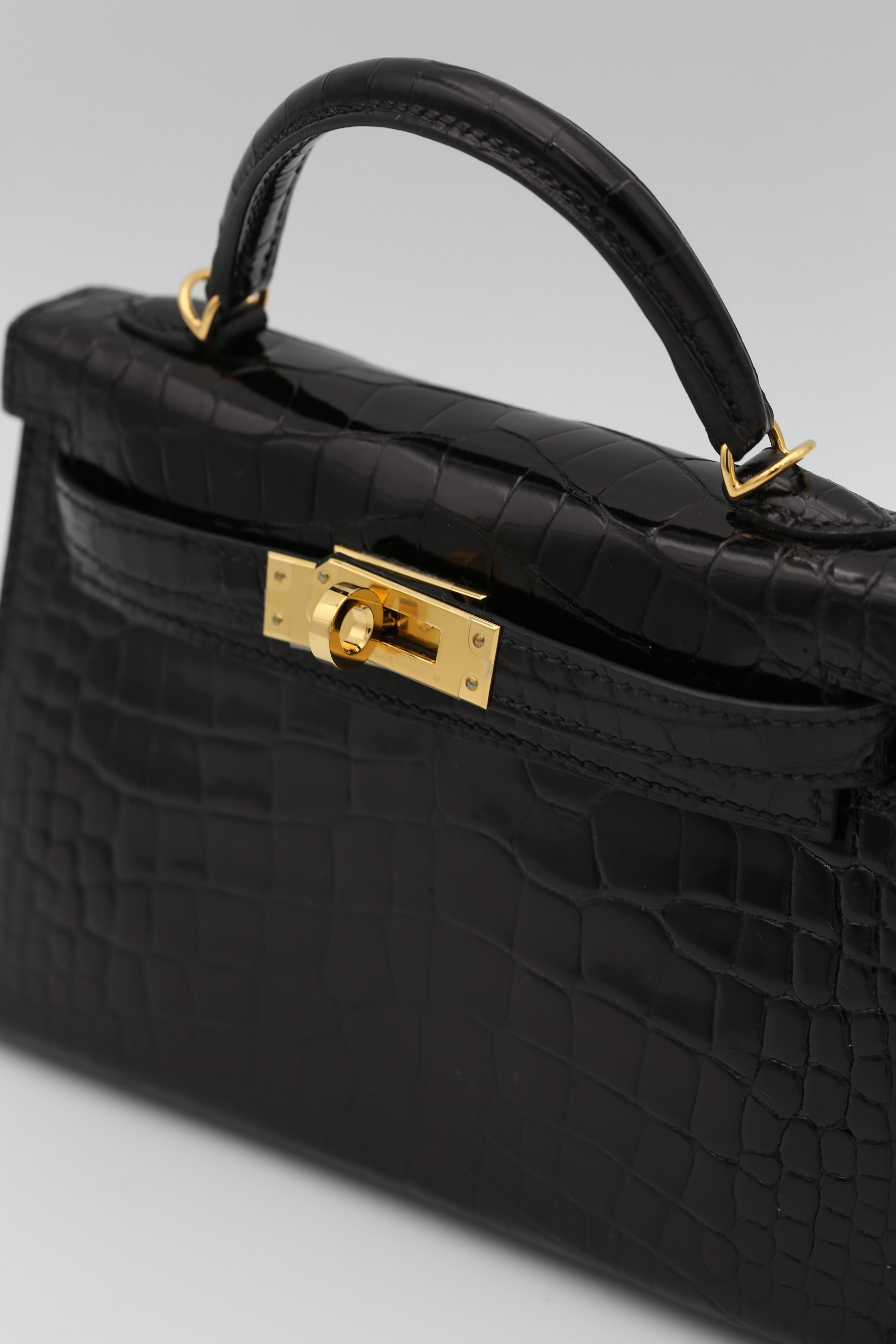 HERMÈS MINI KELLY II BLACK ALLIGATOR GOLD HARDWARE