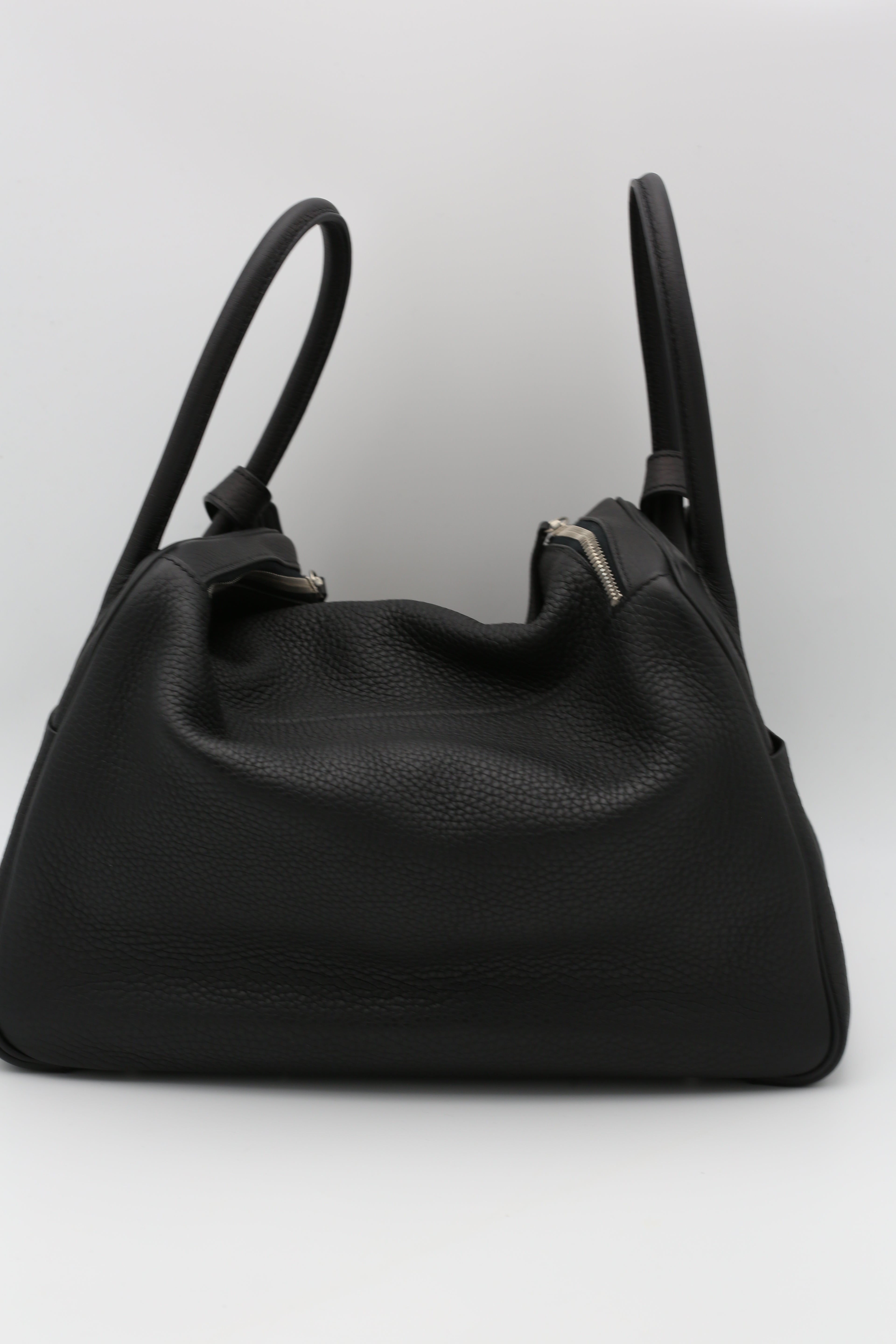 HERMÈS LINDY30 BLACK SILVER HARDWARE TC SQUARE P STAMP