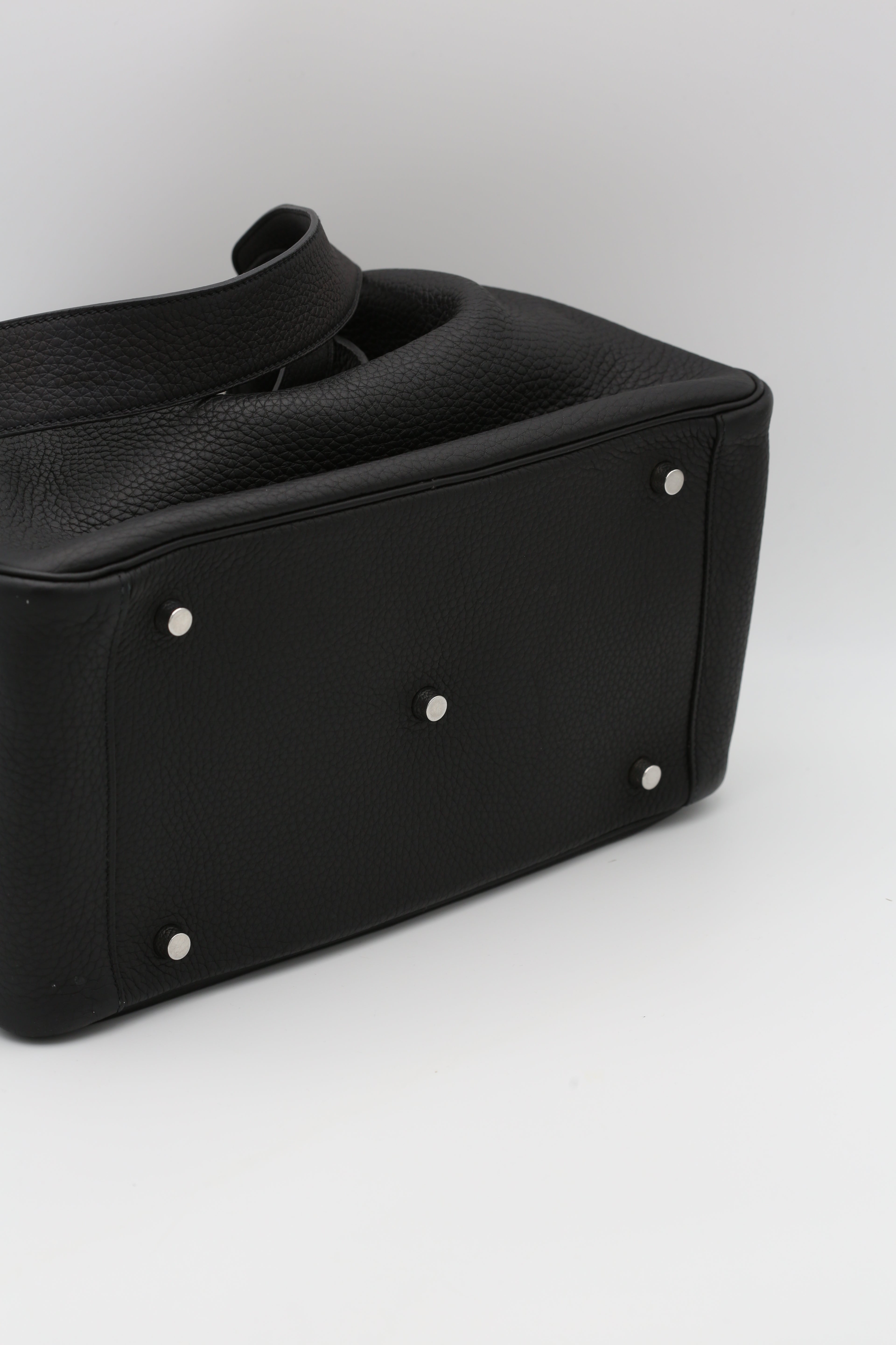 HERMÈS LINDY30 BLACK SILVER HARDWARE TC SQUARE P STAMP