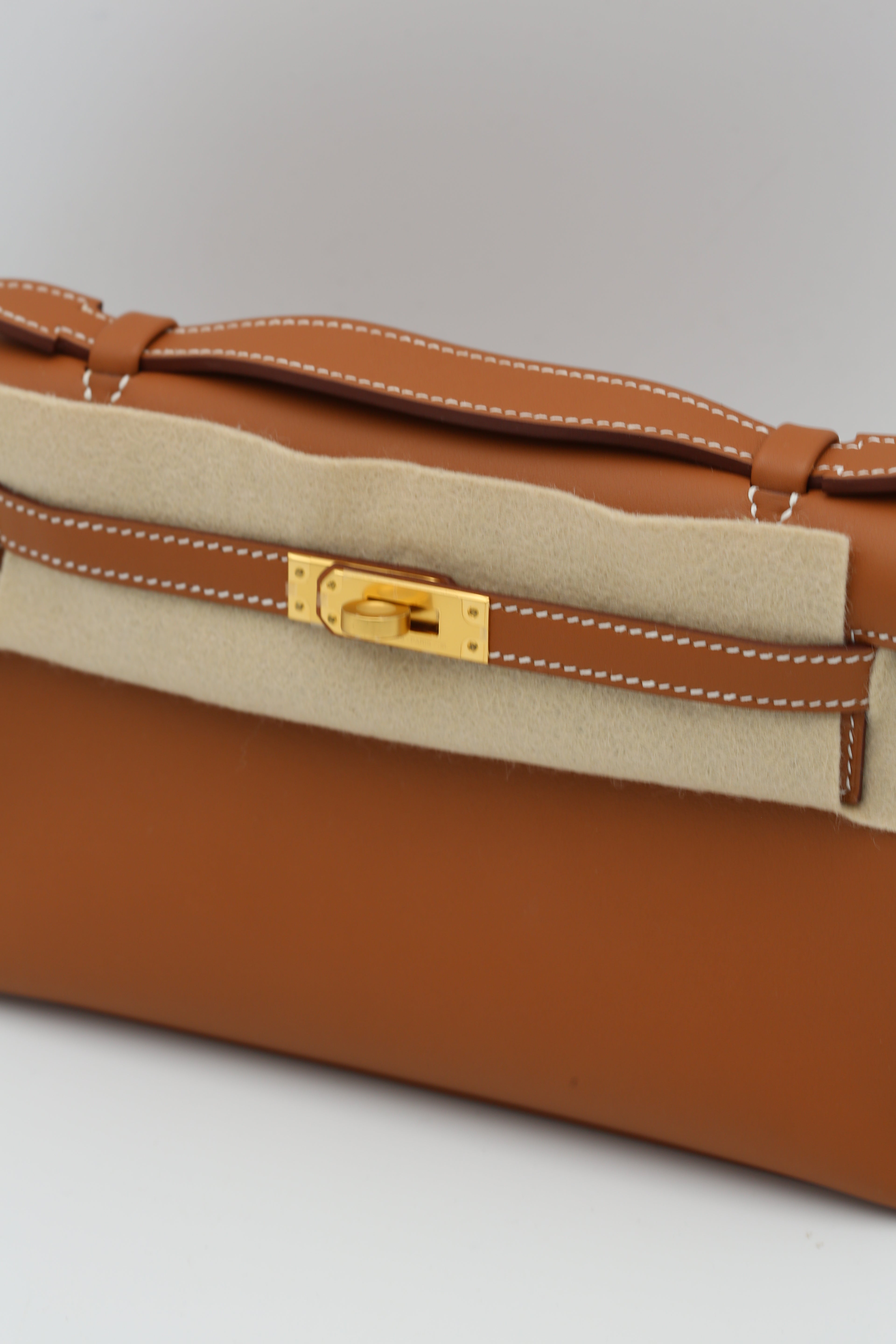HERMÈS KELLY POCHETTE GOLD SWIFT GOLD HARDWARE W STAMP