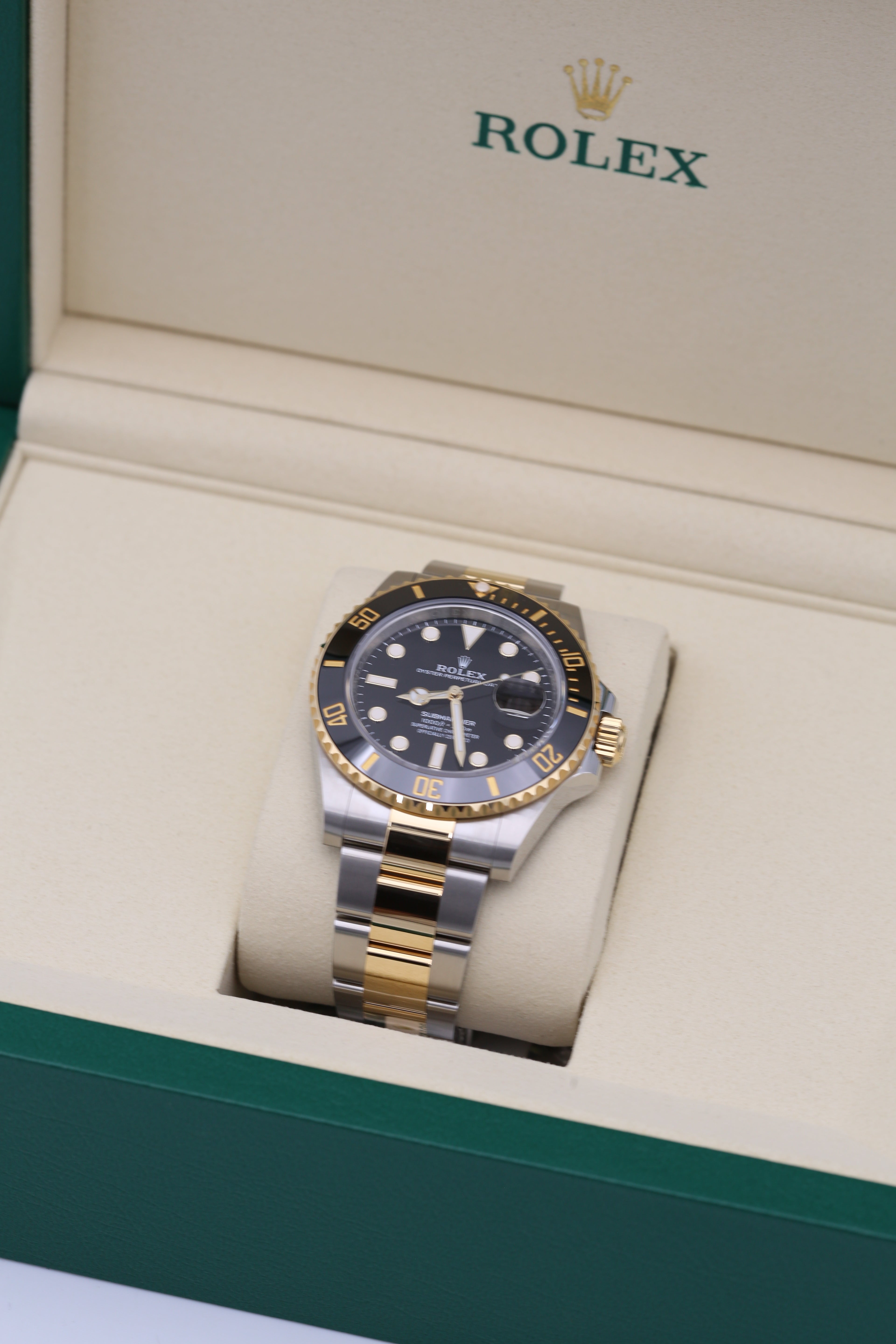 ROLEX OYSTER SUBMARINER DATE YELLOW GOLD BLACK DIAL 126613LN (2026)