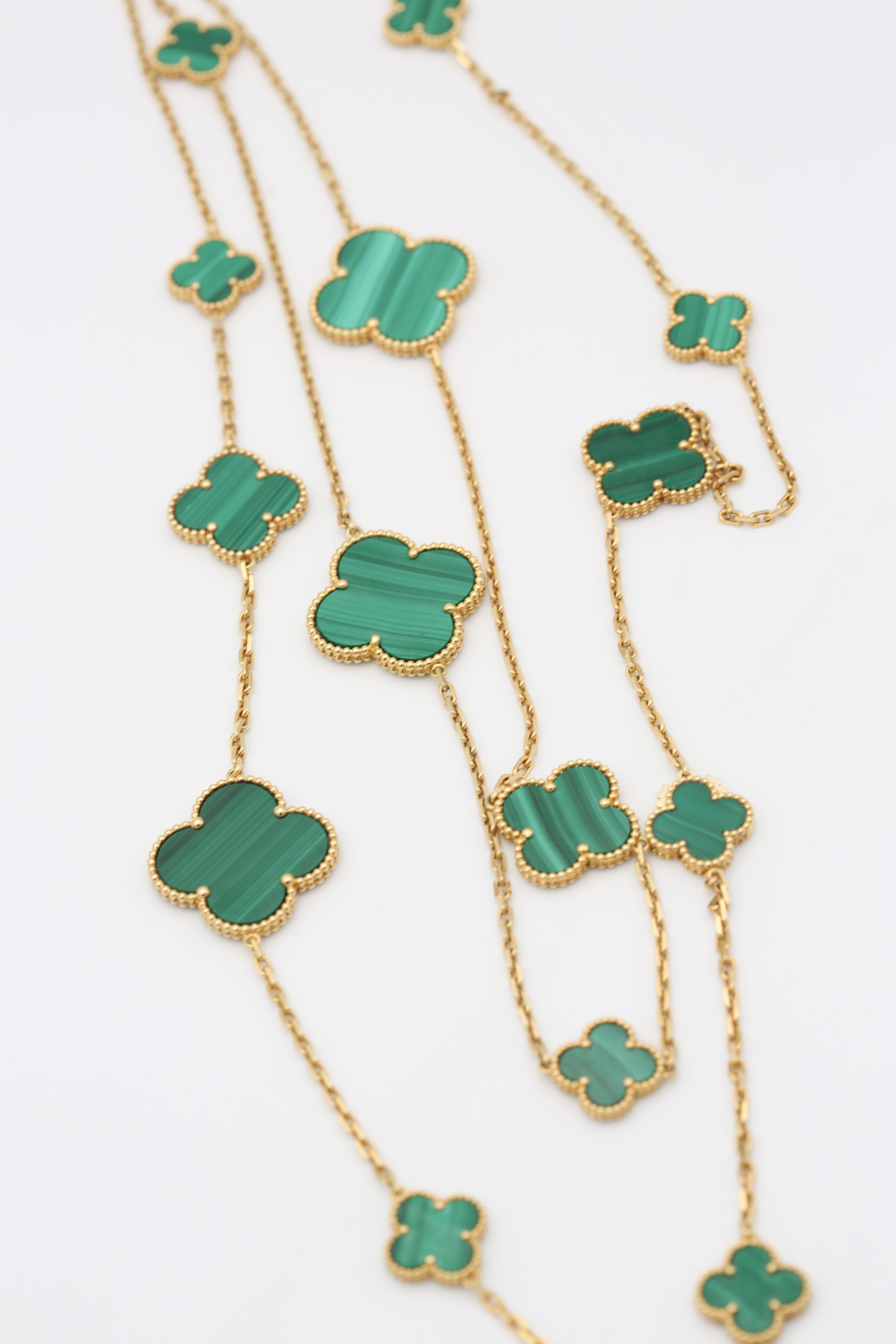 VAN CLEEF & ARPELS MAGIC ALHAMBRA LONG NECKLACE 16 MOTIFS MALACHITE 18K YELLOW GOLD