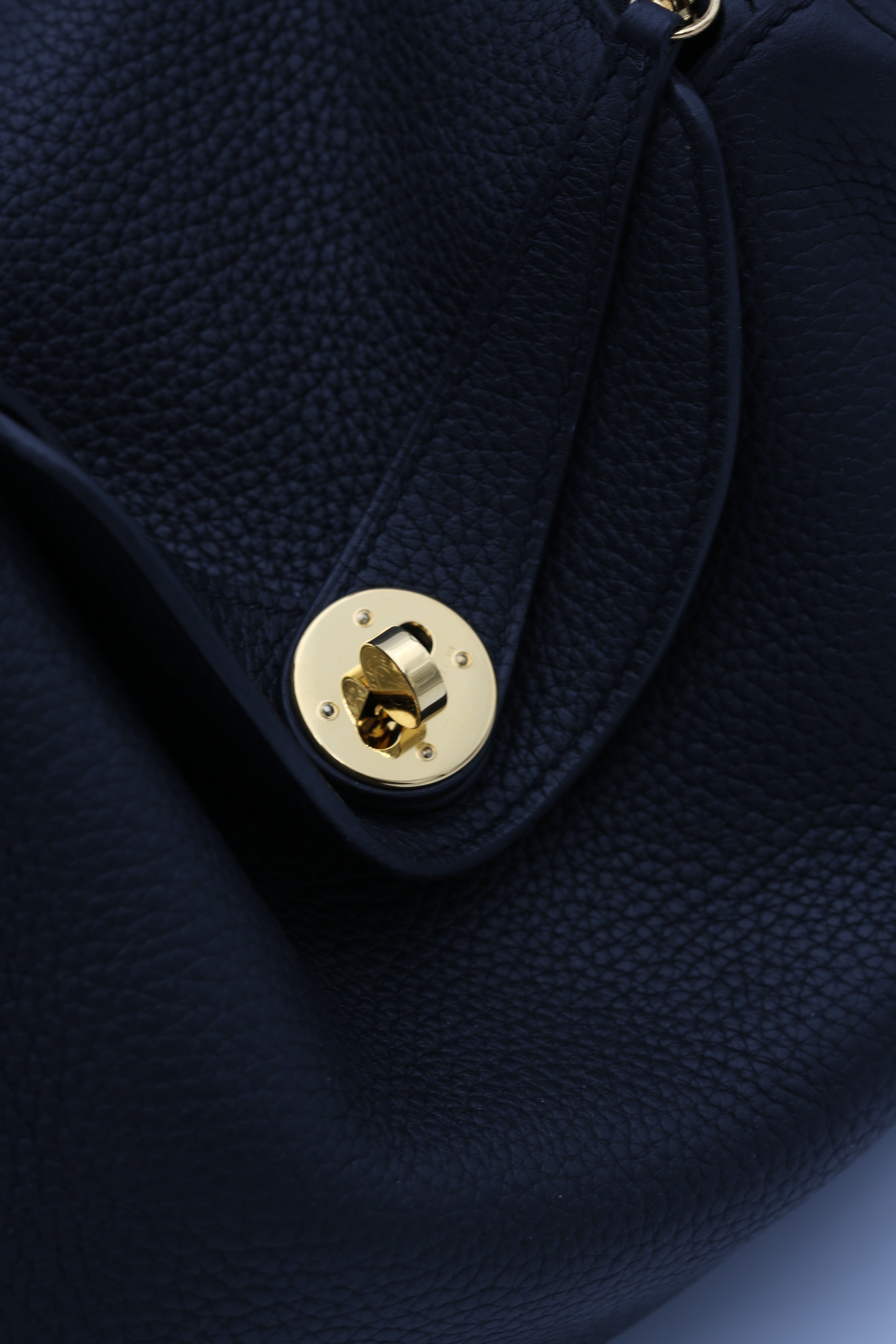 HERMÈS LINDY26 NOIR GOLD HARDWARE TC U STAMP