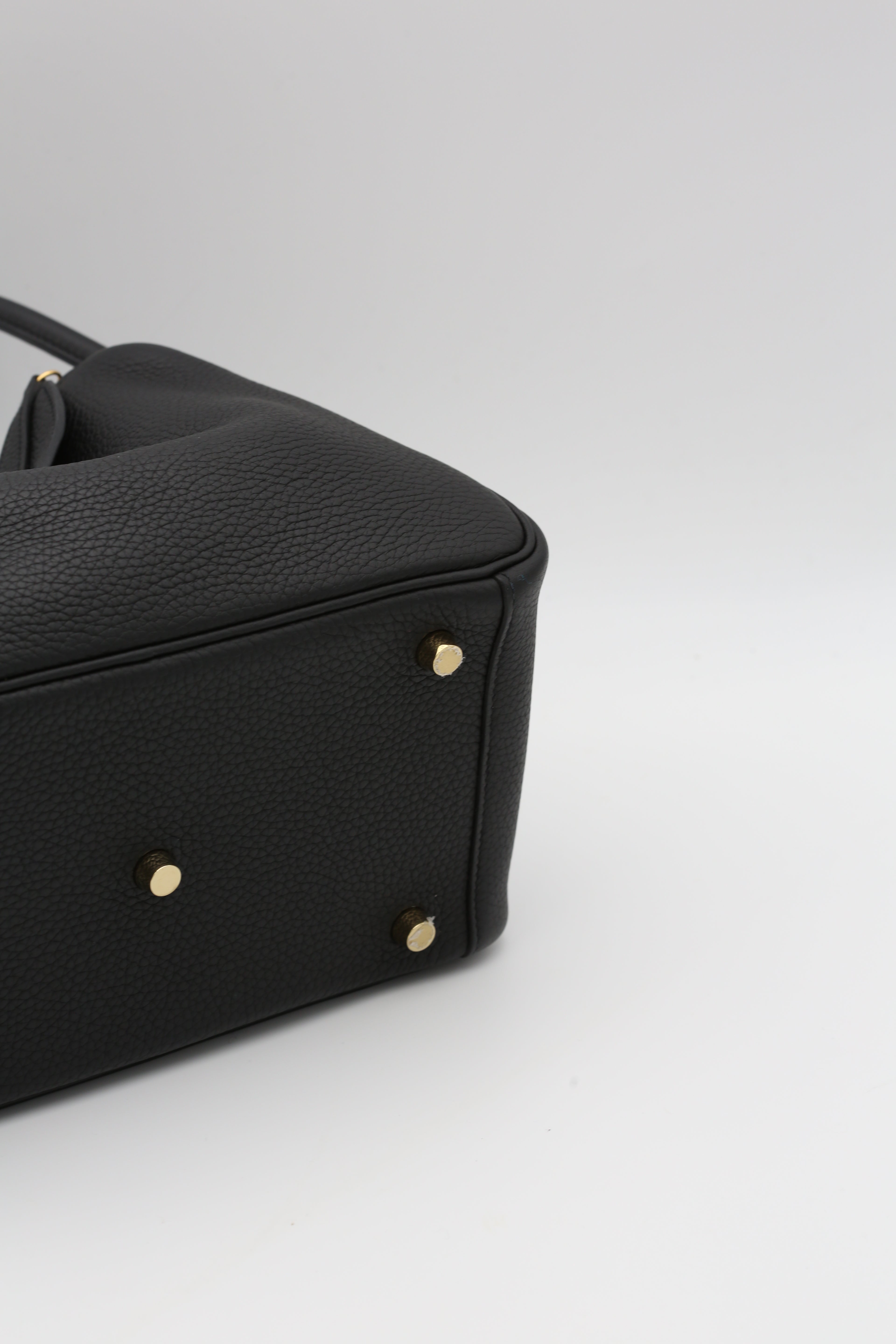 HERMÈS LINDY26 NOIR GOLD HARDWARE TC U STAMP