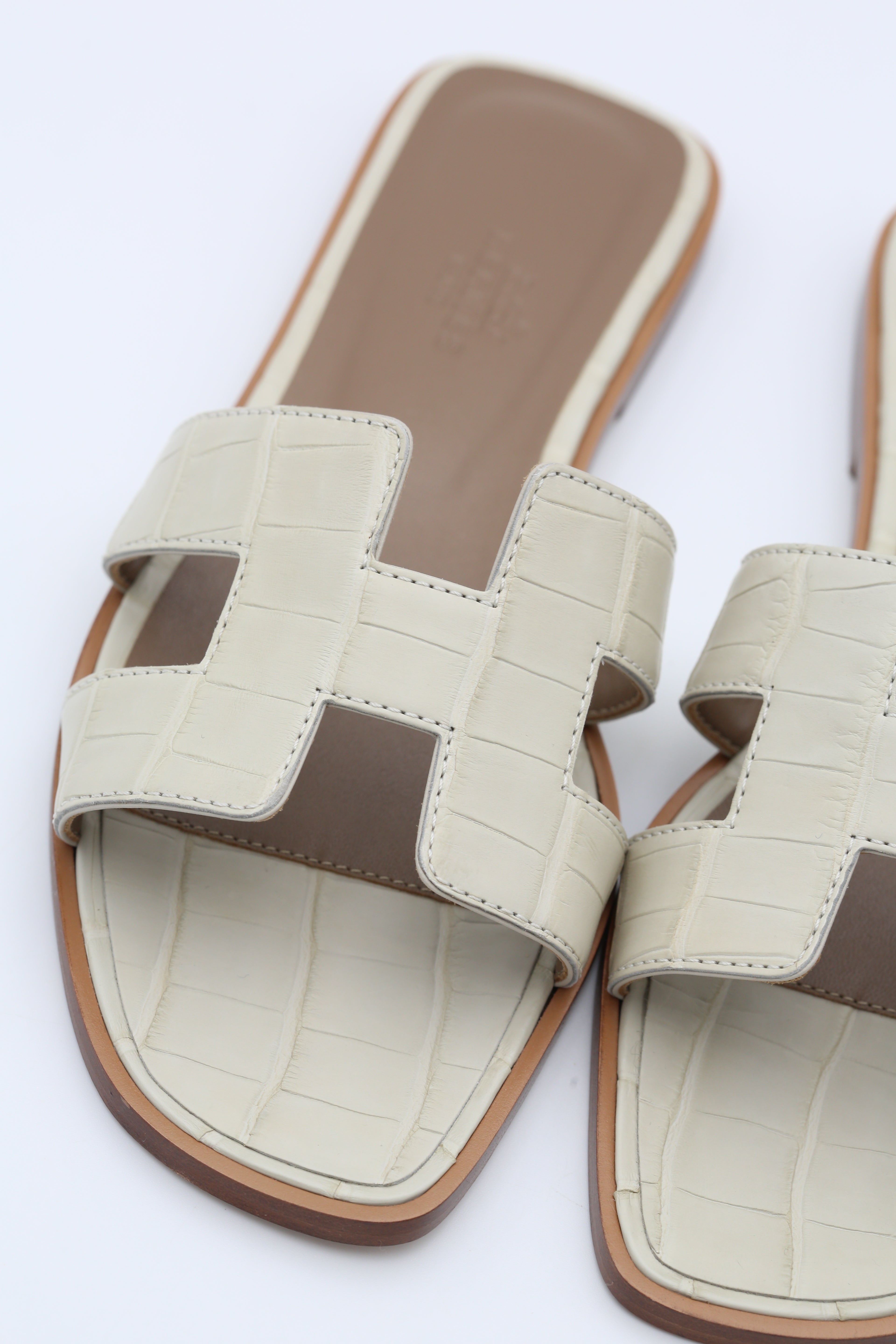 HERMÈS ORAN SANDAL CROCODILE BEIGE SIZE 36.5