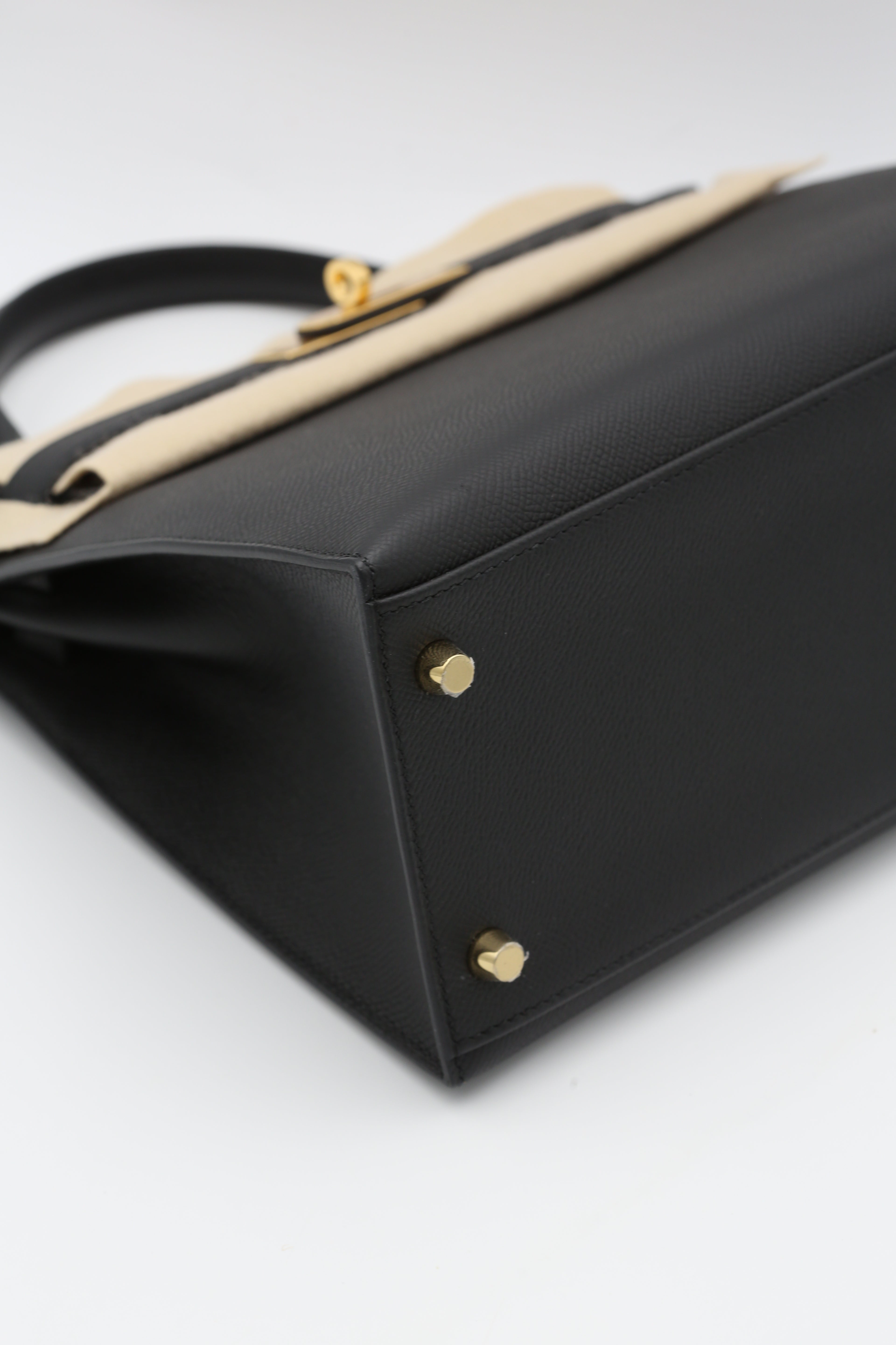 HERMÈS KELLY28 NOIR EPSOM GOLD HARDWARE U STAMP