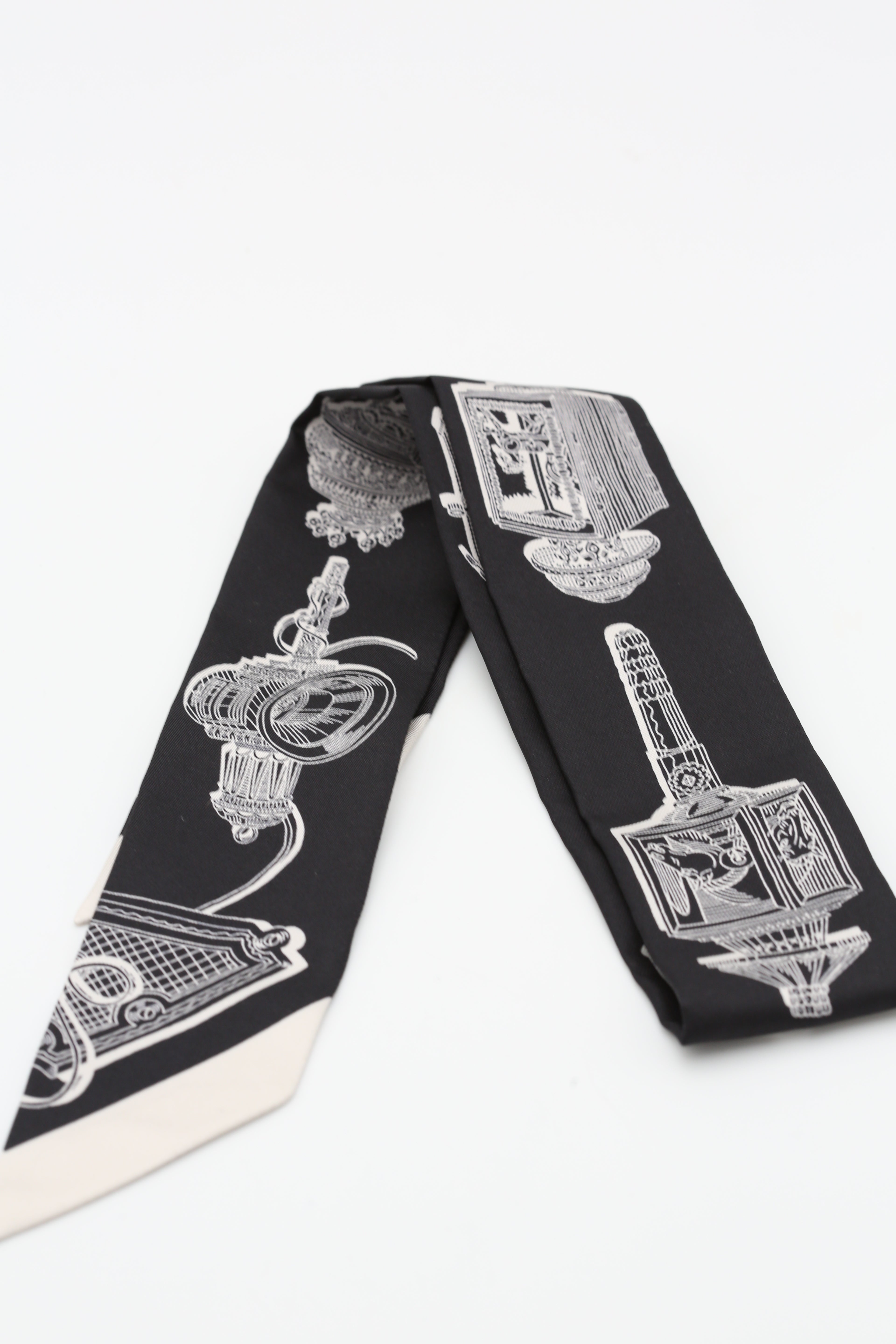 HERMÈS TWILLY BLACK WHITE