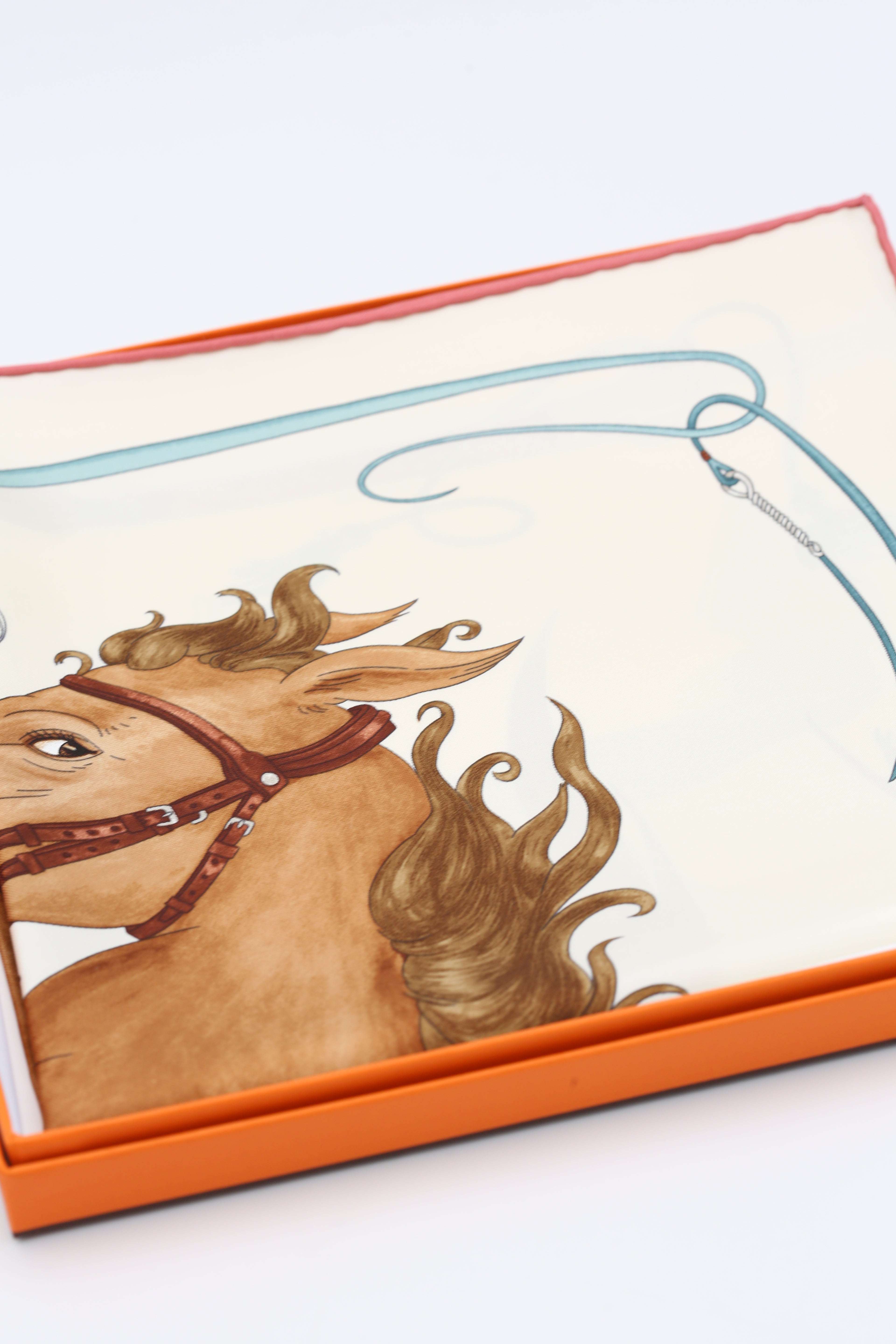 HERMÈS SCARF 90X90 BEIGE WITH HORSE