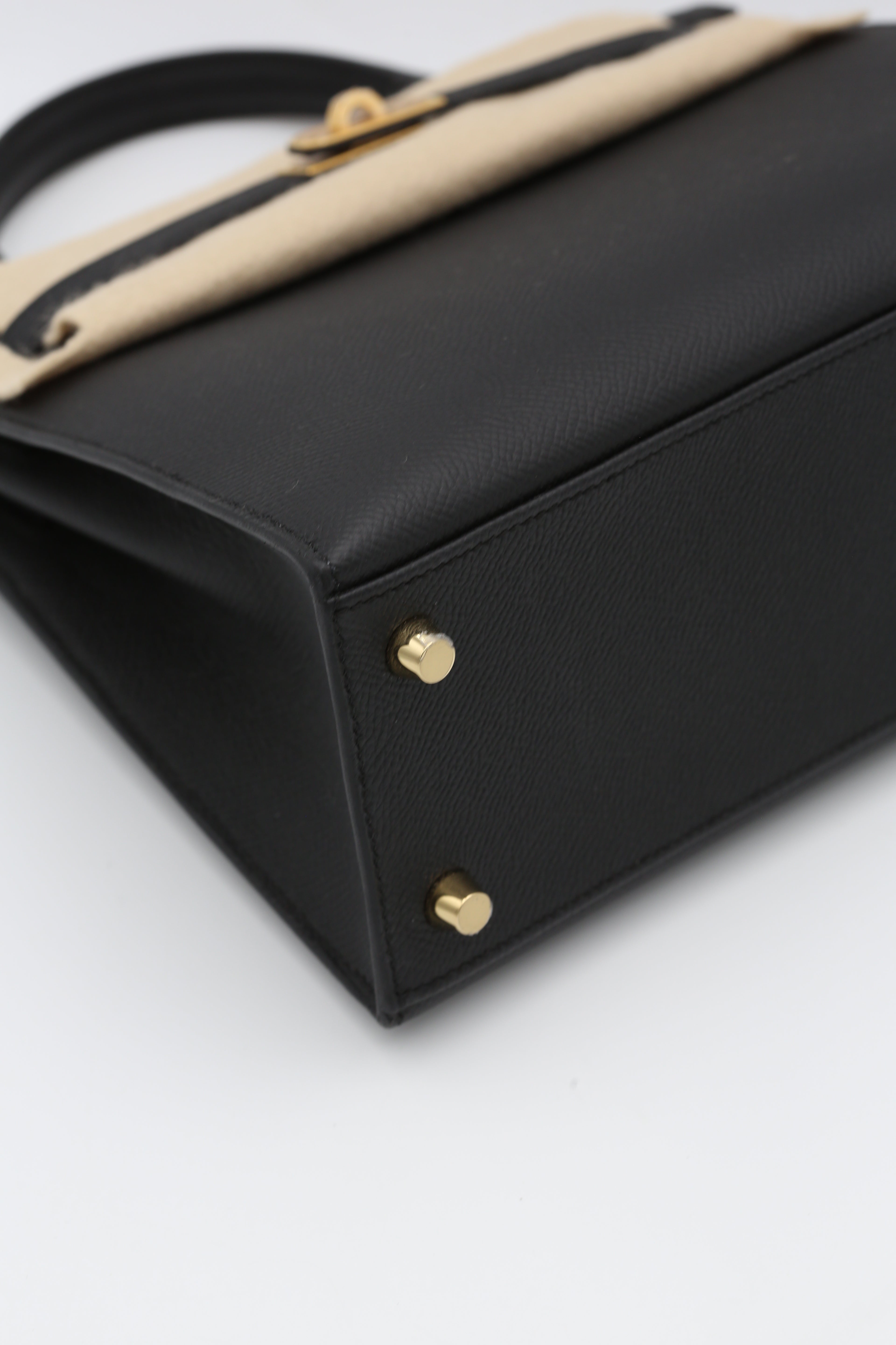 HERMÈS KELLY25 BLACK EPSOM SELLIER GOLD HARDWARE G STAMP