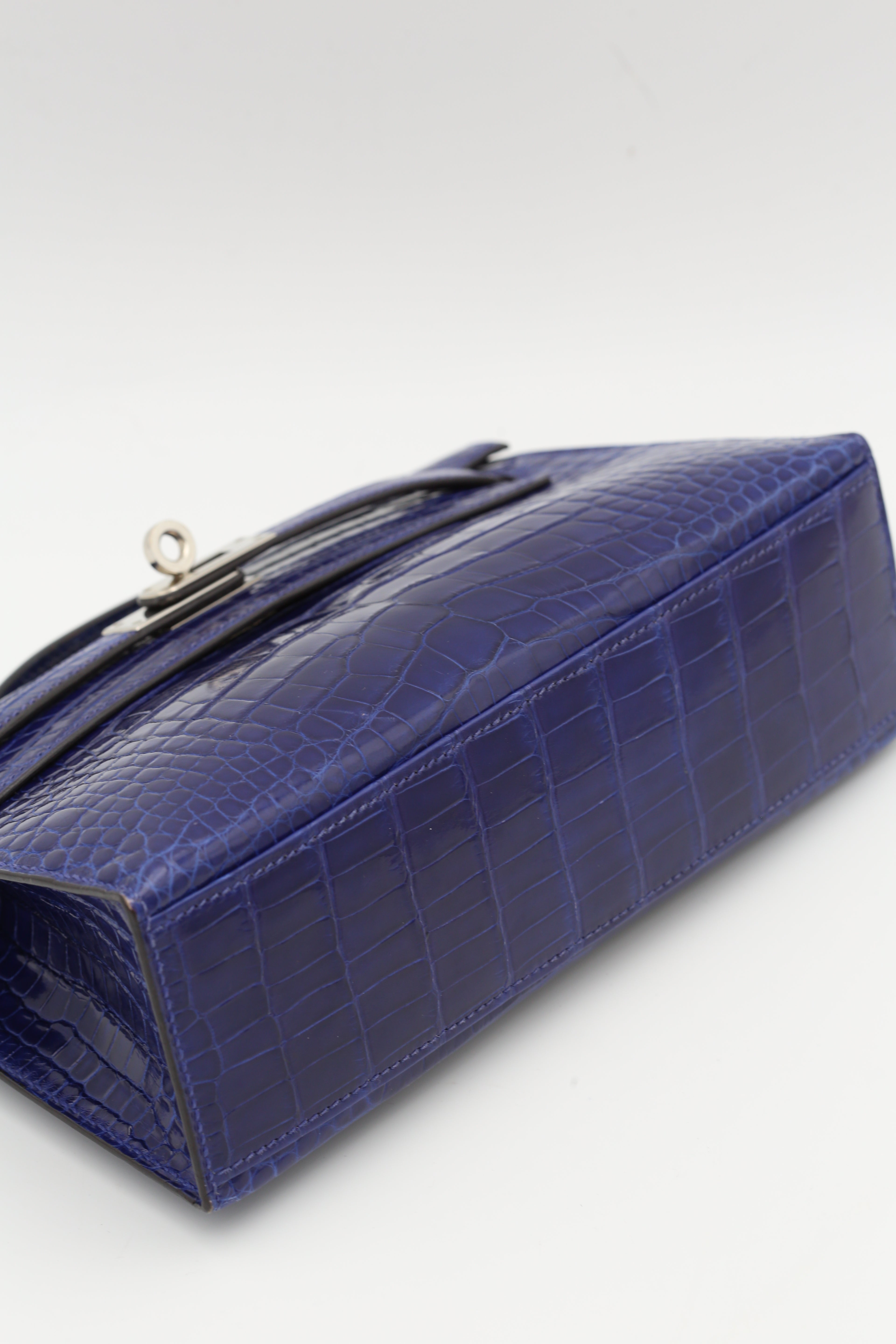 HERMÈS KELLY POCHETTE BLEU ELECTRIQUE SHINY ALLIGATOR SILVER HARDWARE SQUARE Q STAMP