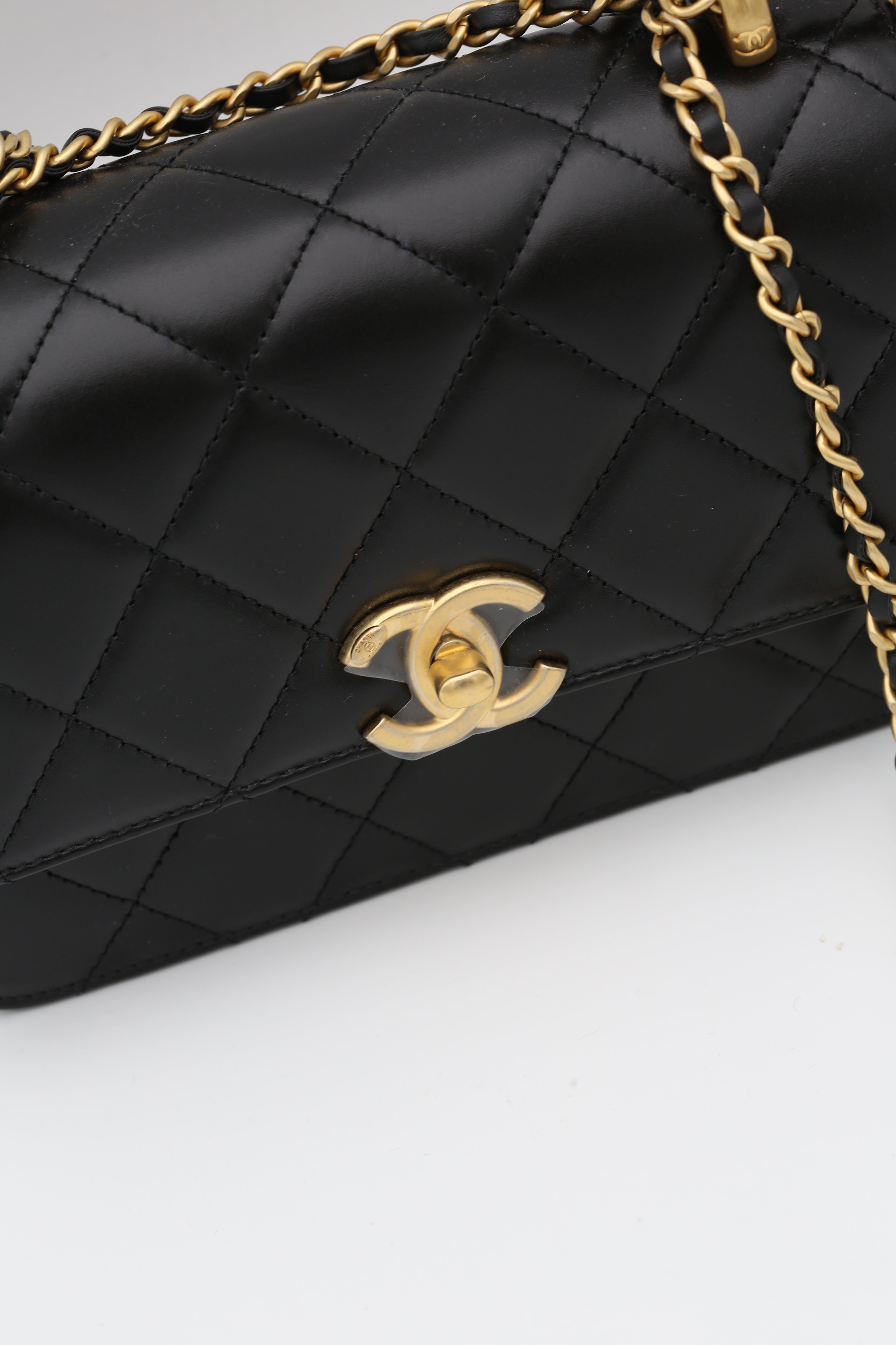 CHANEL FLAP BAG GOLD BALL BLACK