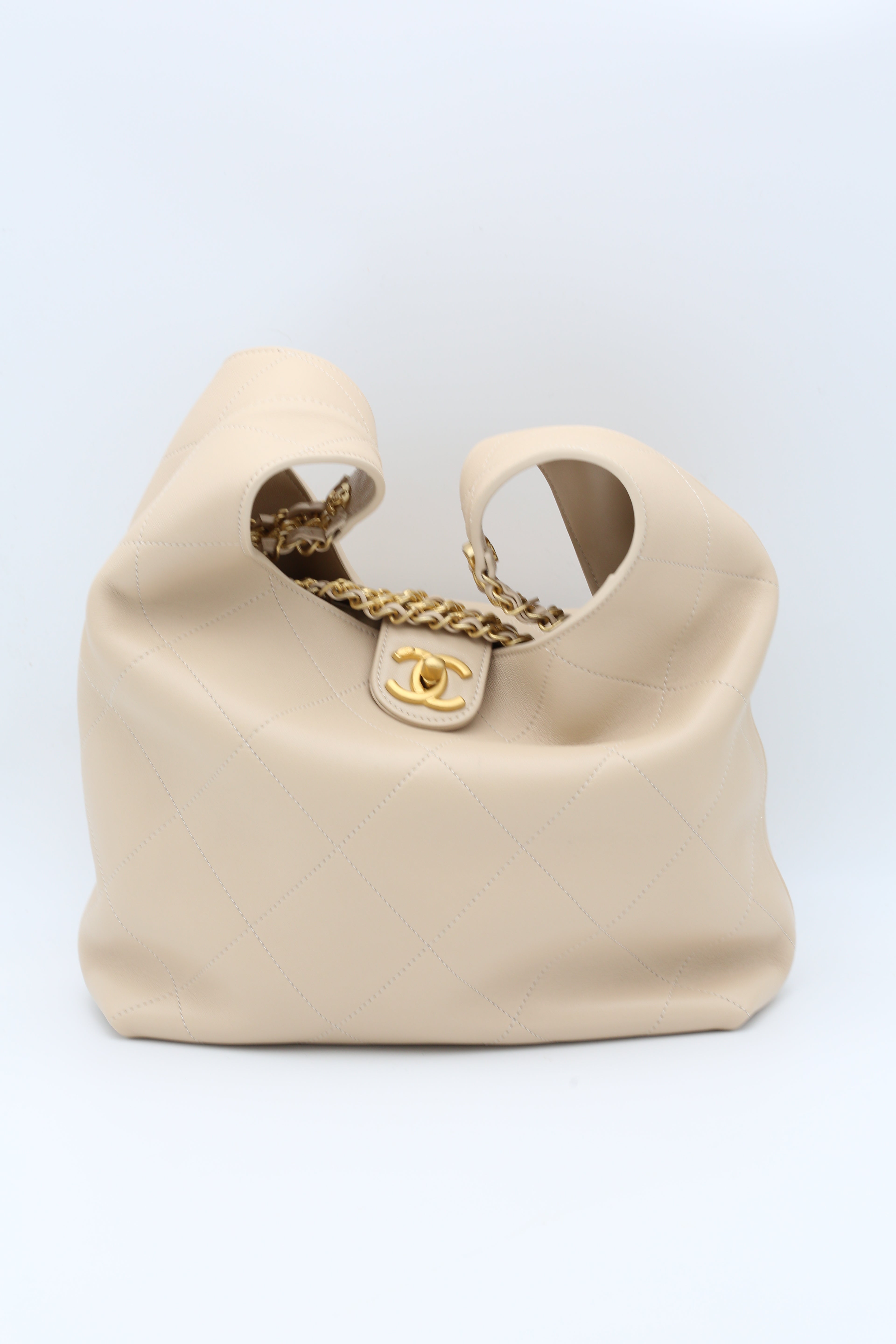 CHANEL HOBO BEIGE 2025