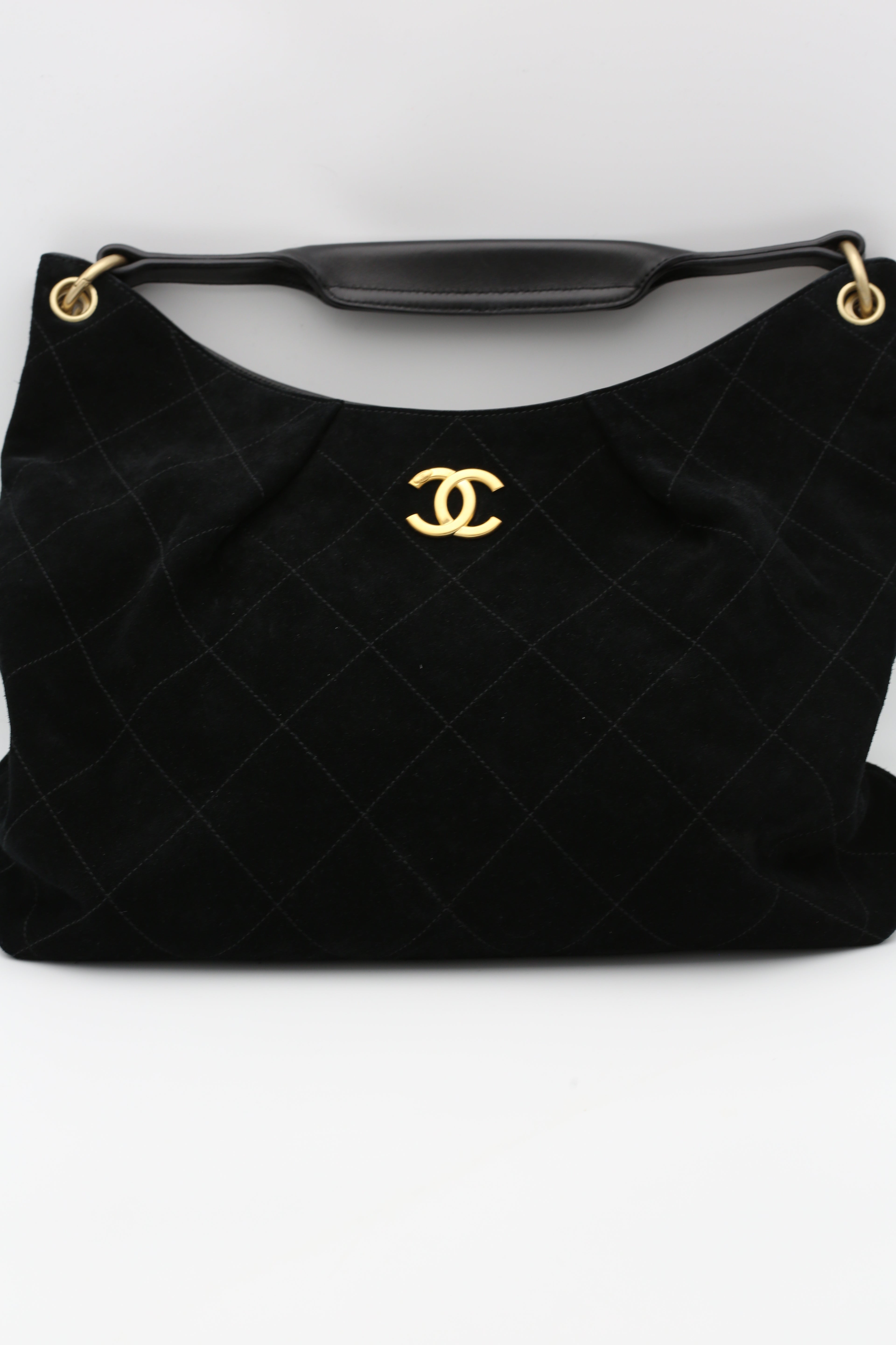 CHANEL HOBO LARGE BLACK GOLD HARDWARE 2026