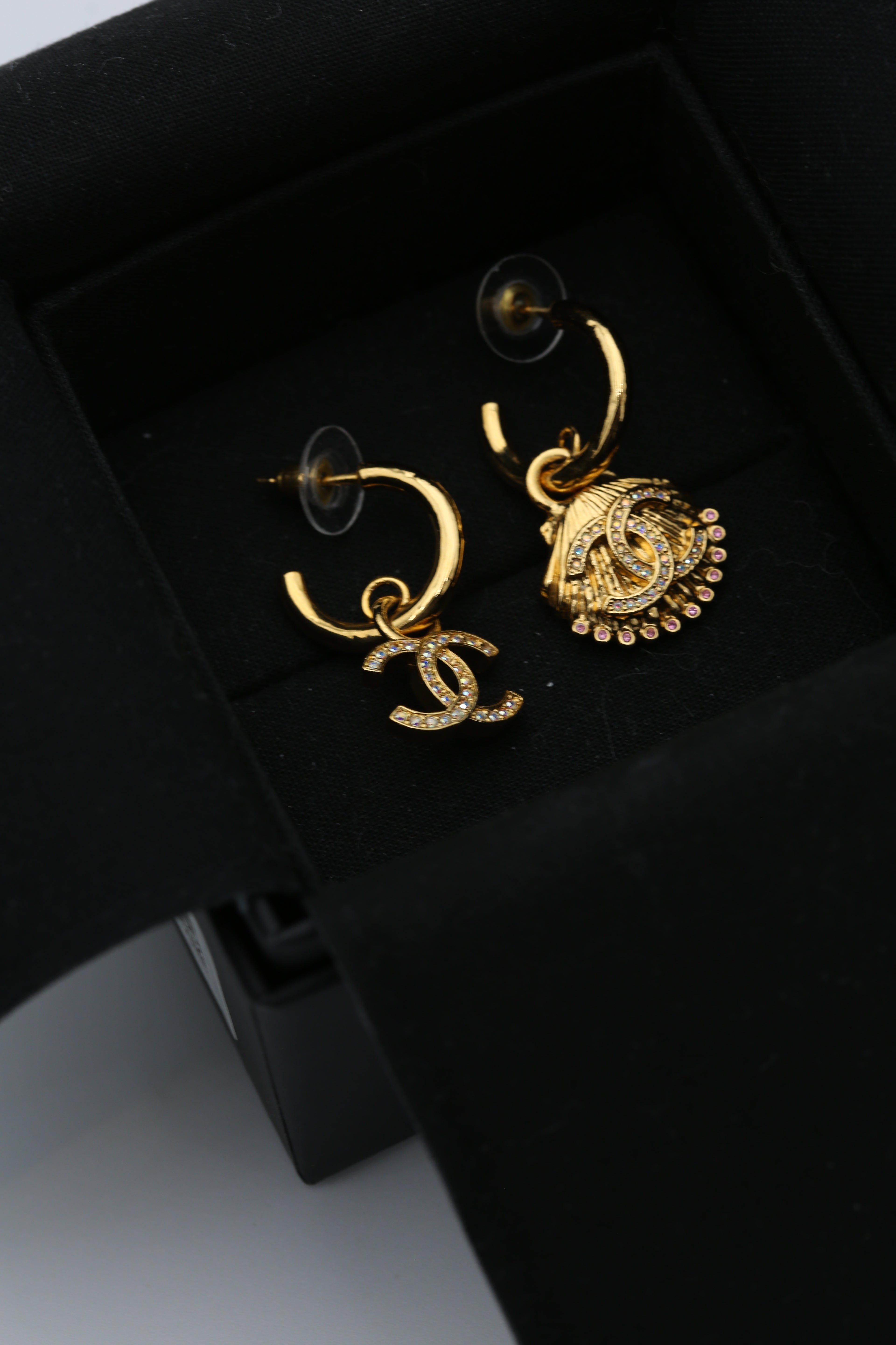 CHANEL EARRINGS GOLD
