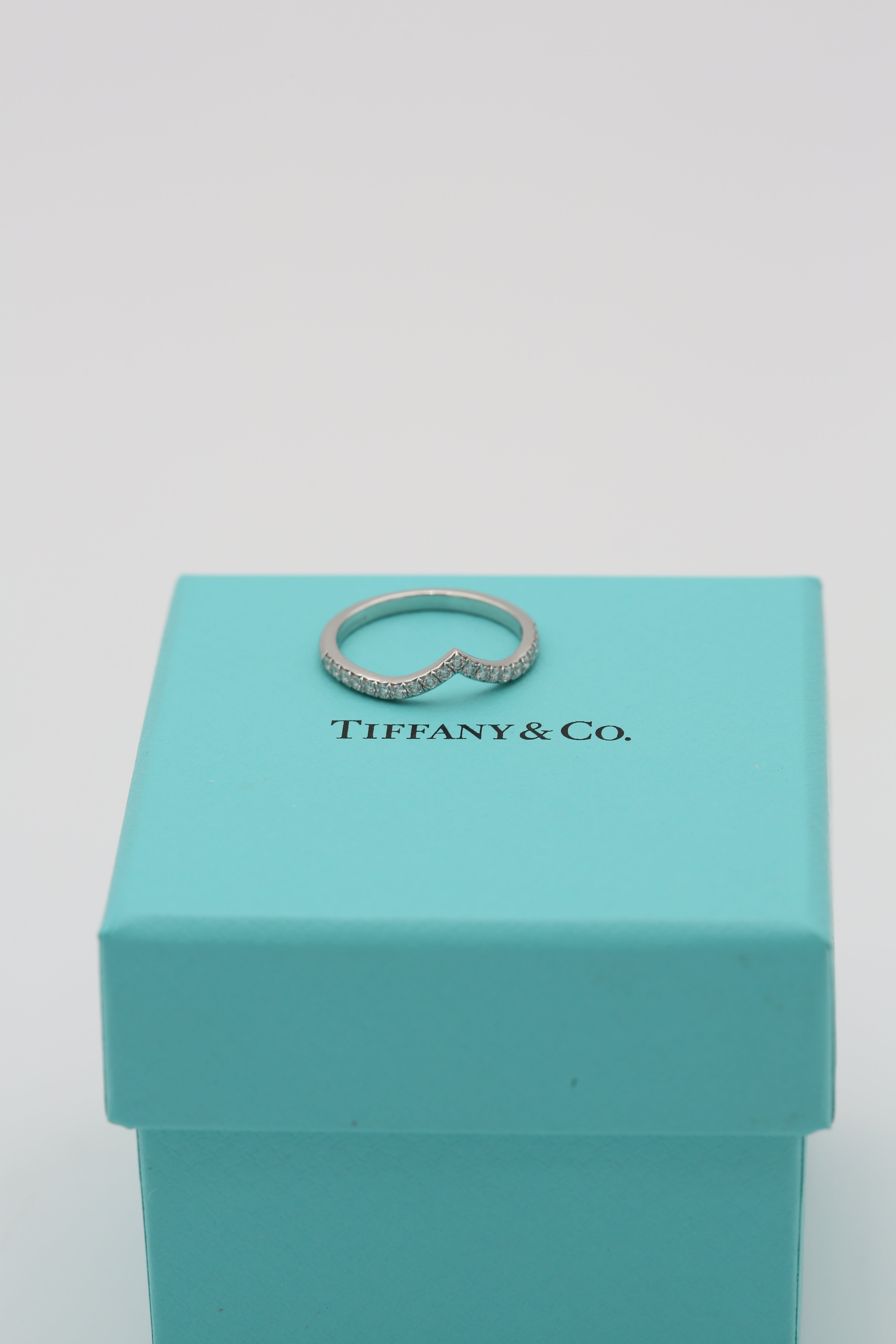 TIFFANY WHITE GOLD DIAMOND RING