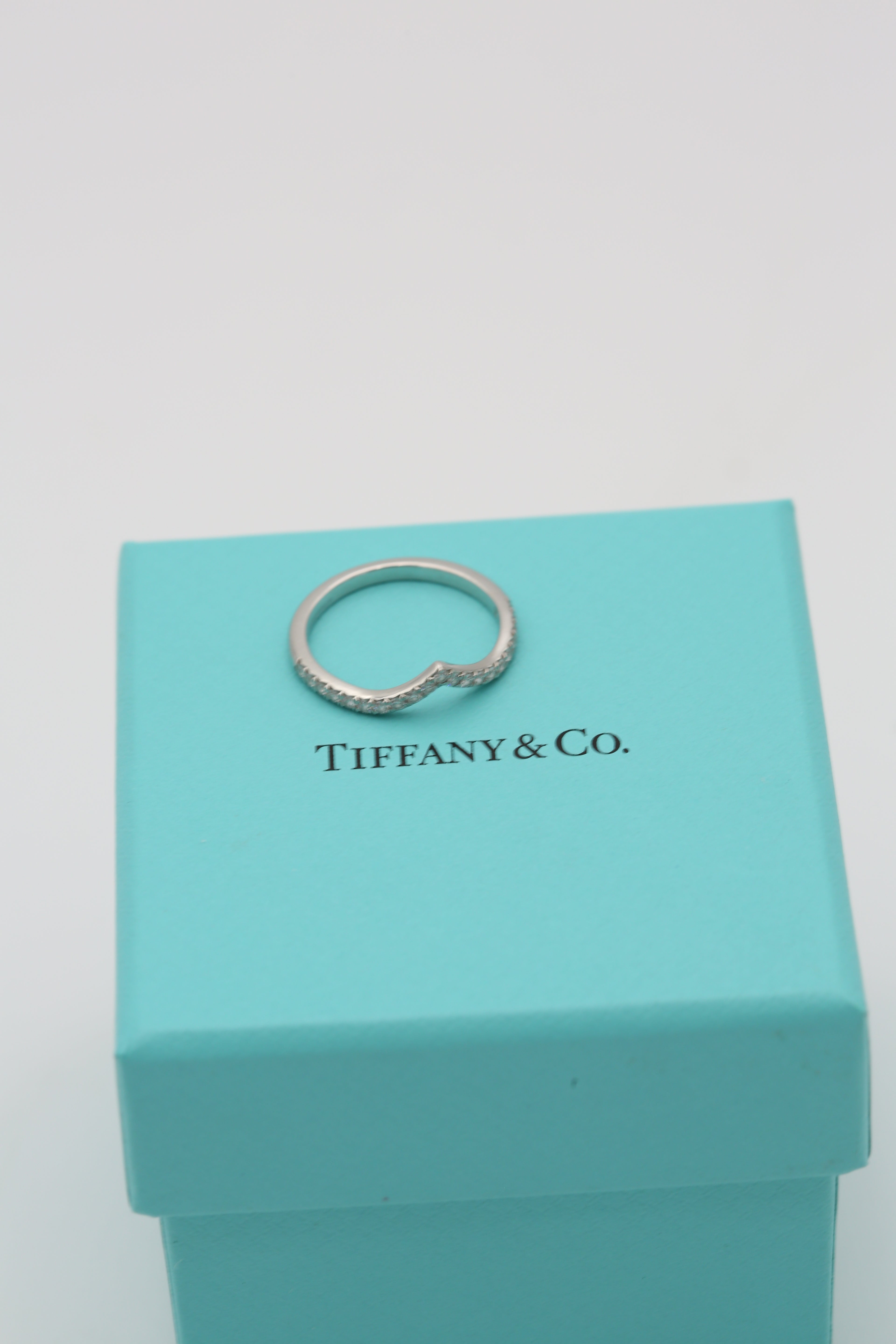 TIFFANY WHITE GOLD DIAMOND RING