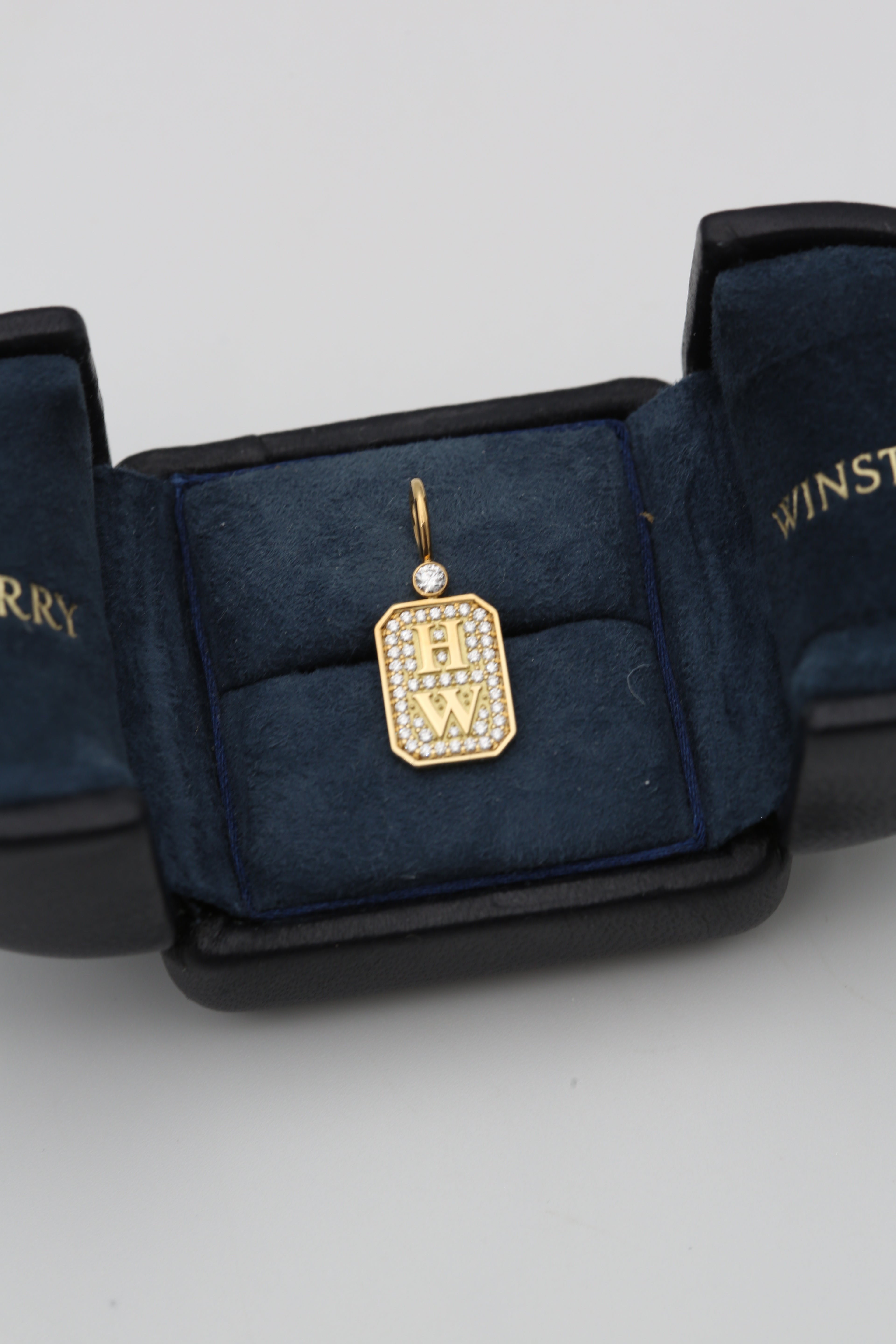 HARRY WINSTON HW LOGO YELLOW GOLD CHARM 2024