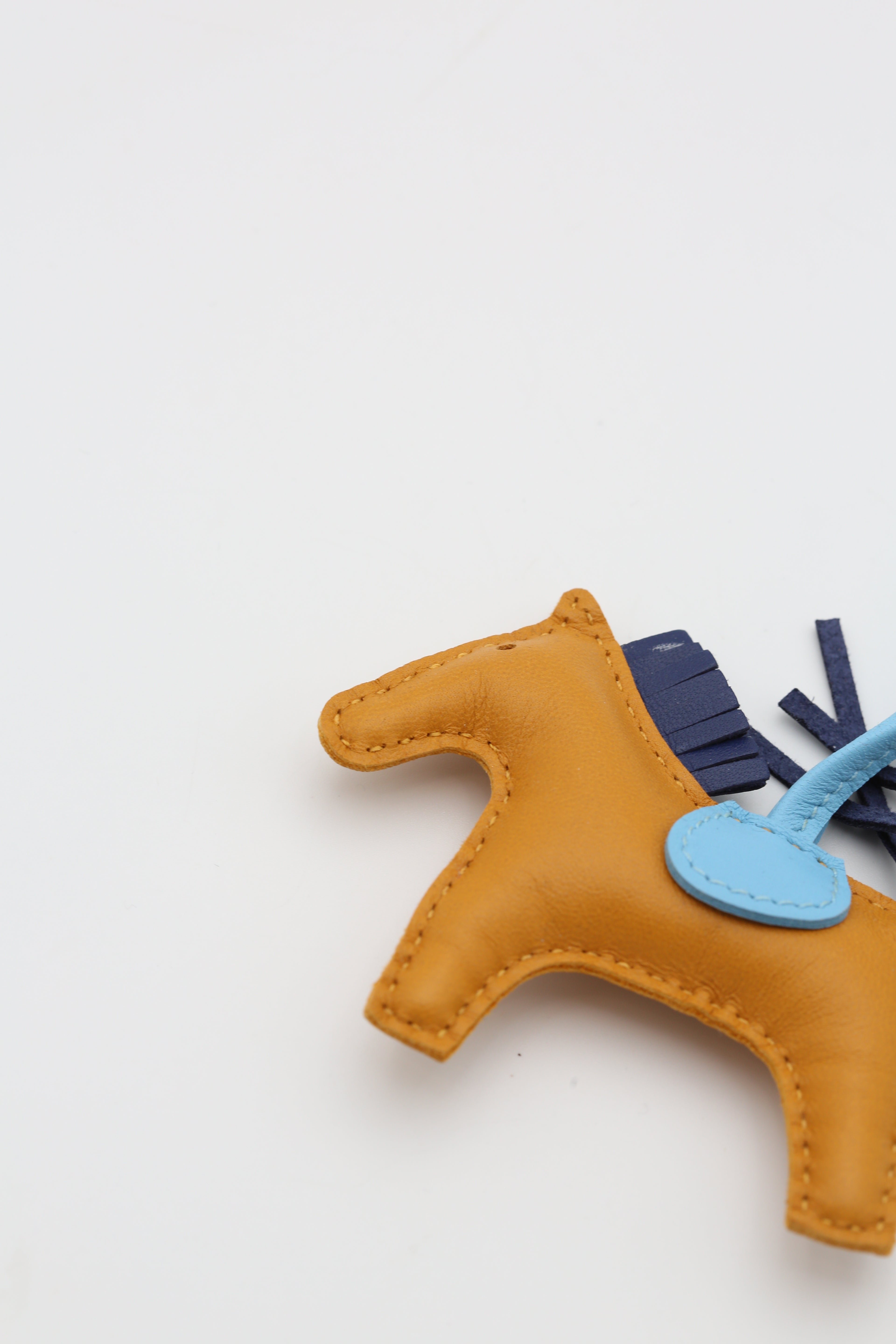 HERMÈS RODEO PEGASE PM CHARM GOLD/BLEU