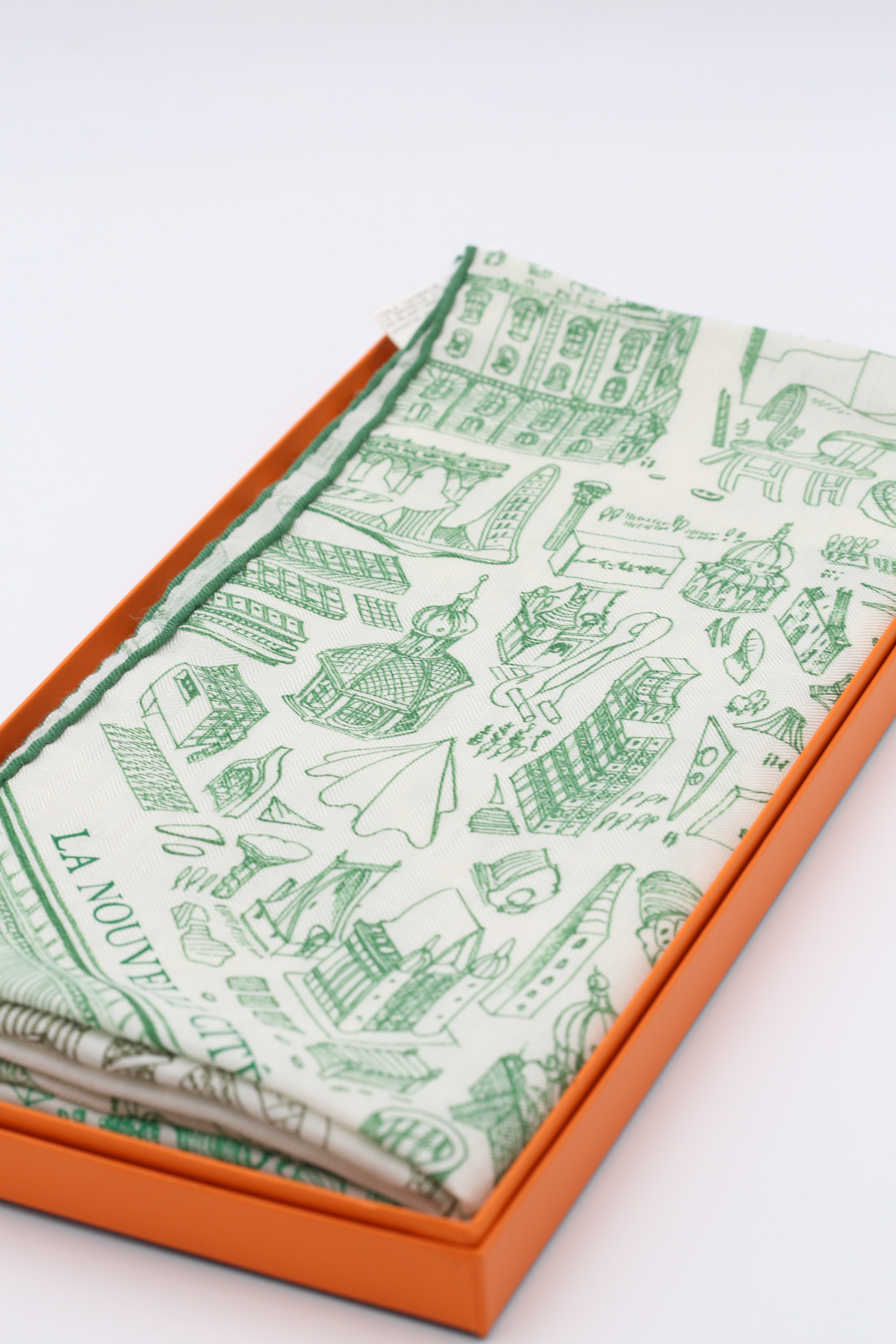 HERMÈS SCARF 140X140 CHALE CACHEMIRE LA NOUVELLE CITE CAVA AS/BLANC/VERT VIF/KAK