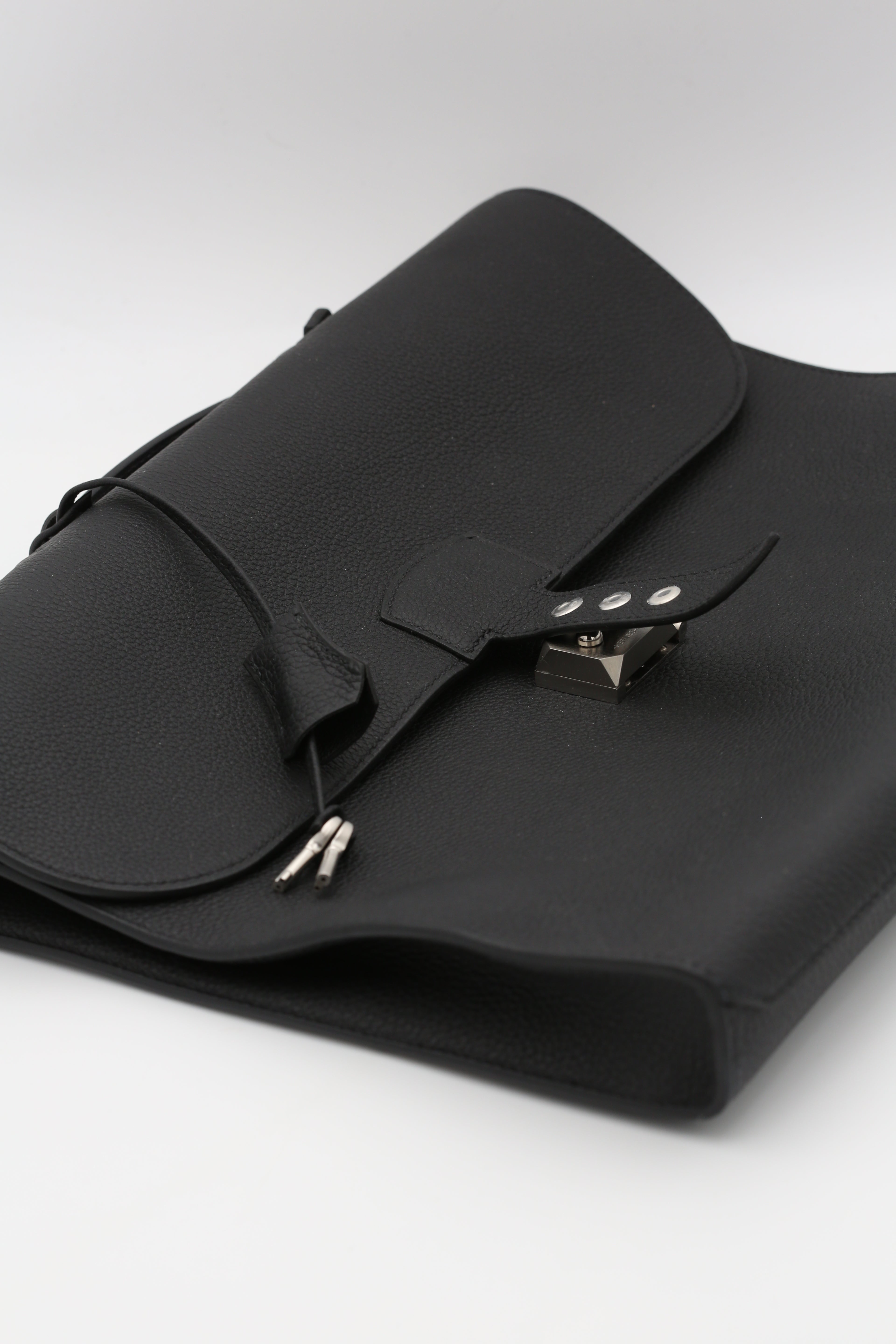 HERMÈS SAC A DEPECHES NOIR B STAMP