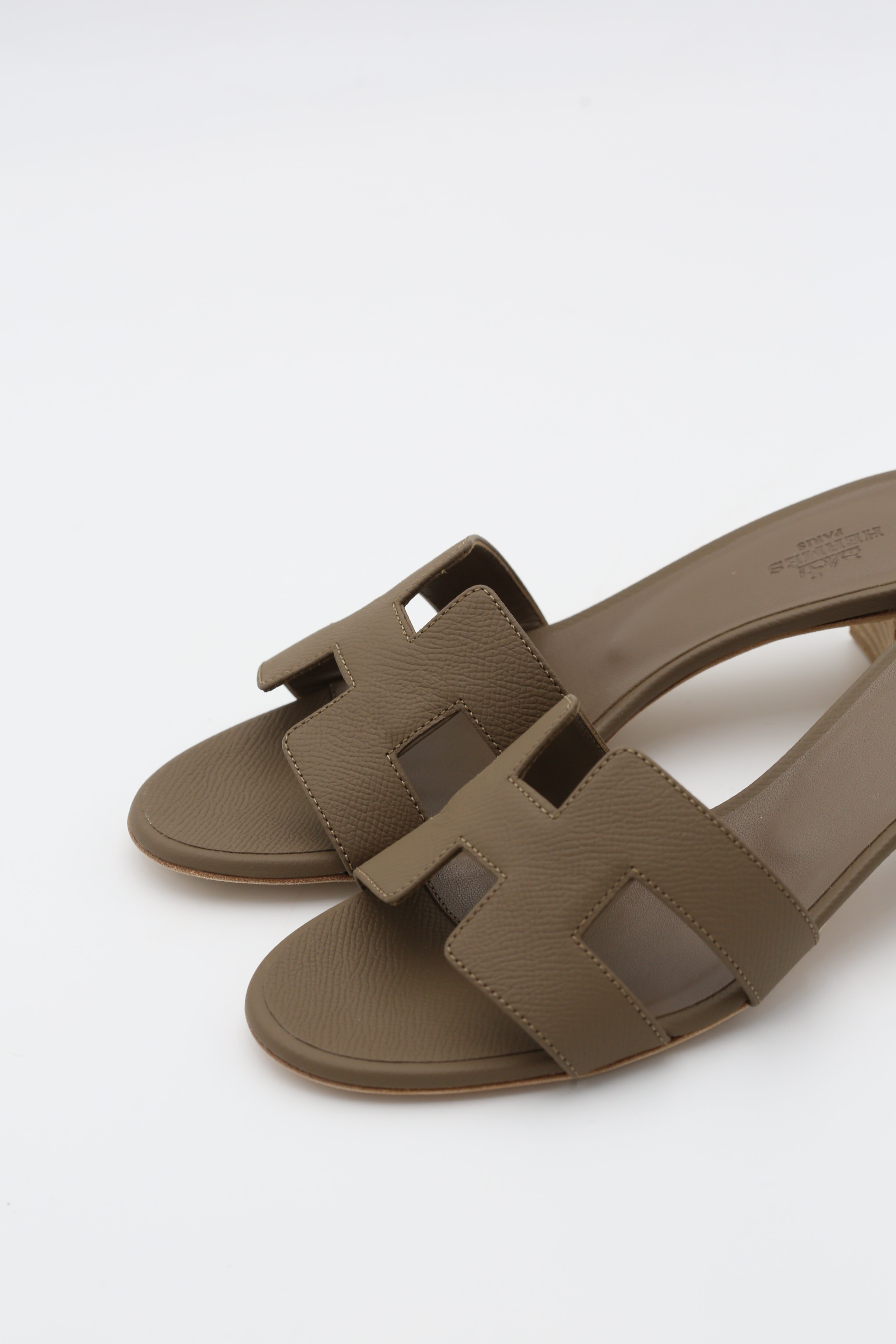 HERMÈS OASIS SANDAL ETOUPE SIZE 37