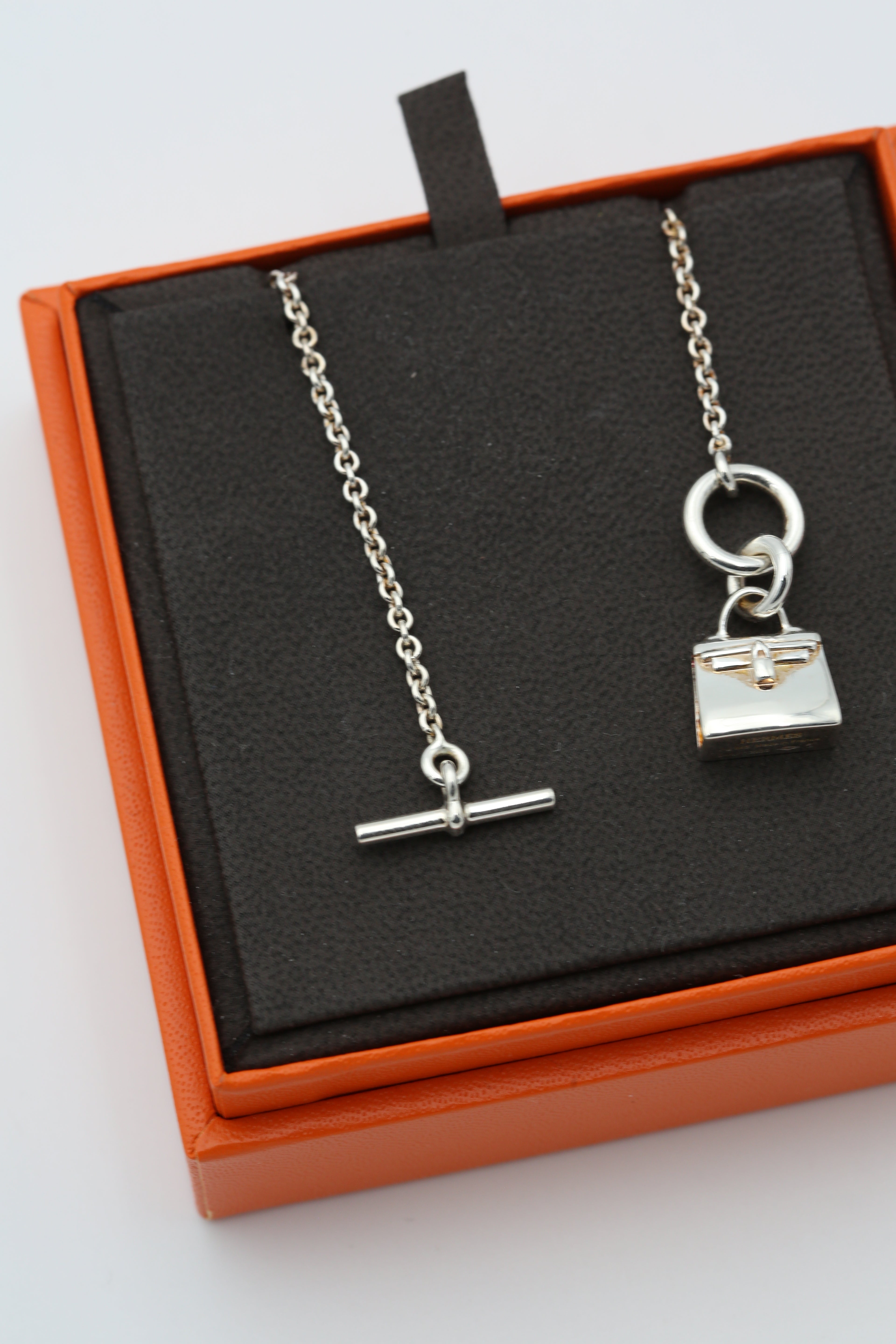 HERMÈS KELLY PENDANT BRACELET SILVER