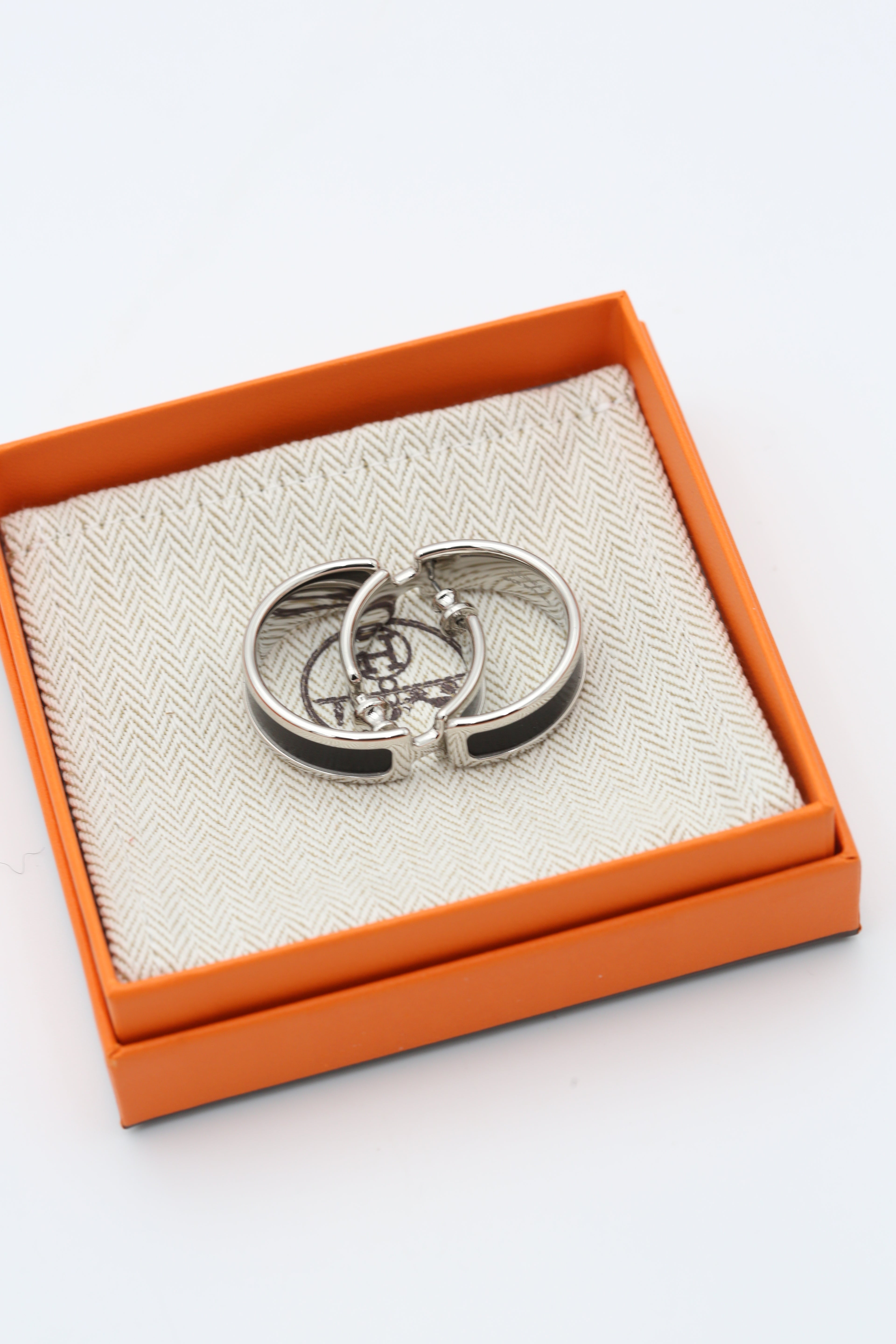 HERMÈS H EARRINGS BLACK SILVER SMALL